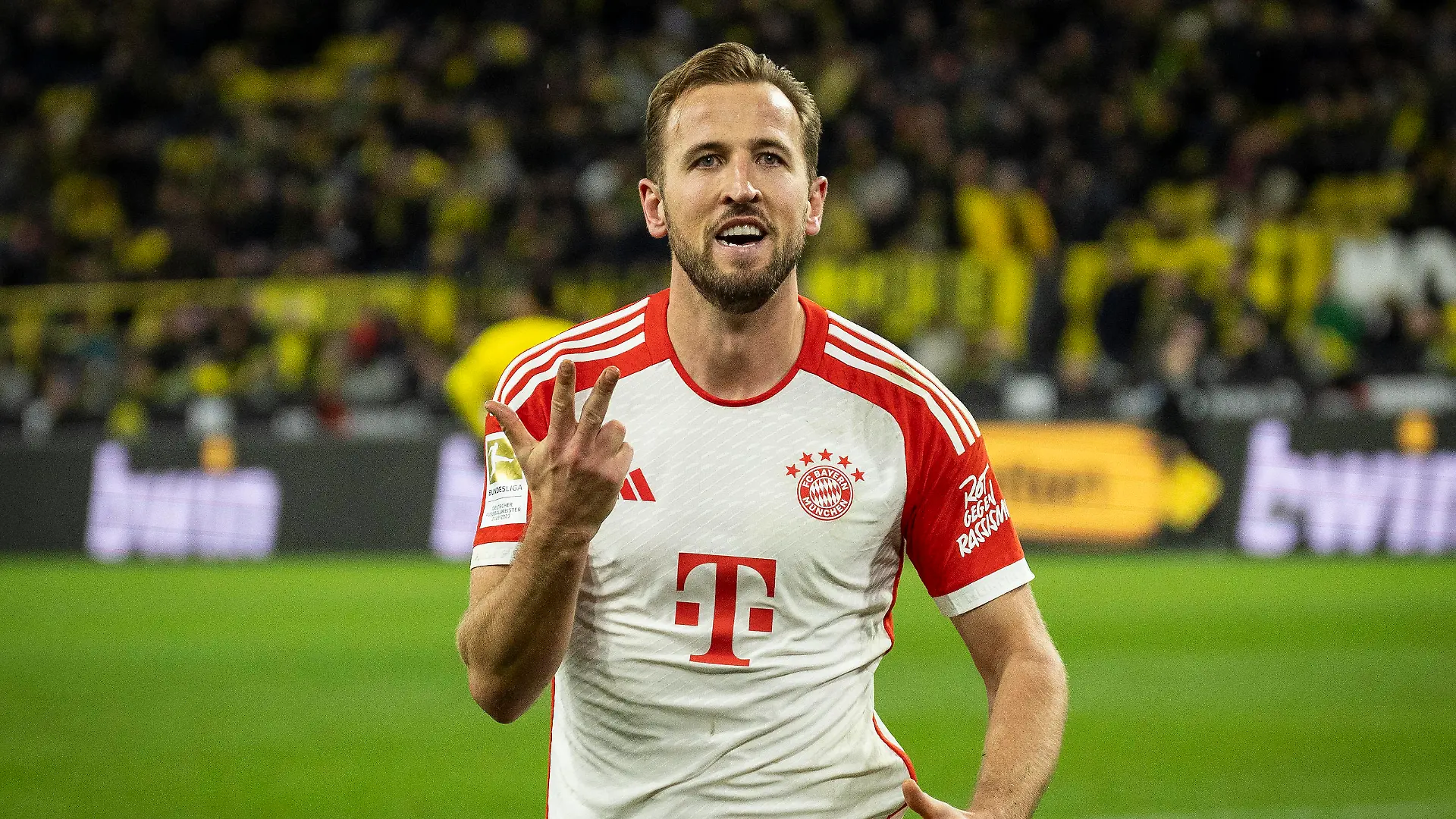 Borussia Dortmund vs. FC Bayern Muenchen, 04.11.2023 Dortmund, Germany - November 4: 3rd goal for Harry Kane FC Bayern Muenchen, 9 during the Bundesliga match between Borussia Dortmund vs. FC Bayern Muenchen on matchday 10 at Signal Iduna Park on November 4, 2023 in Dortmund, Germany. DFL REGULATIONS PROHIBIT ANY USE OF PHOTOGRAPHS AS IMAGE SEQUENCES AND/OR QUASI-VIDEO. *** Borussia Dortmund vs FC Bayern Muenchen, 04 11 2023 Dortmund, Germany November 4 3rd goal for Harry Kane FC Bayern Muenchen, 9 during the Bundesliga match between Borussia Dortmund vs FC Bayern Muenchen on matchday 10 at Signal Iduna Park on November 4, 2023 in Dortmund, Germany DFL REGULATIONS PROHIBIT ANY USE OF PHOTOGRAPHS AS IMAGE SEQUENCES AND OR QUASI VIDEO Copyright: xBEAUTIFULxSPORTS/AxelxKohringx