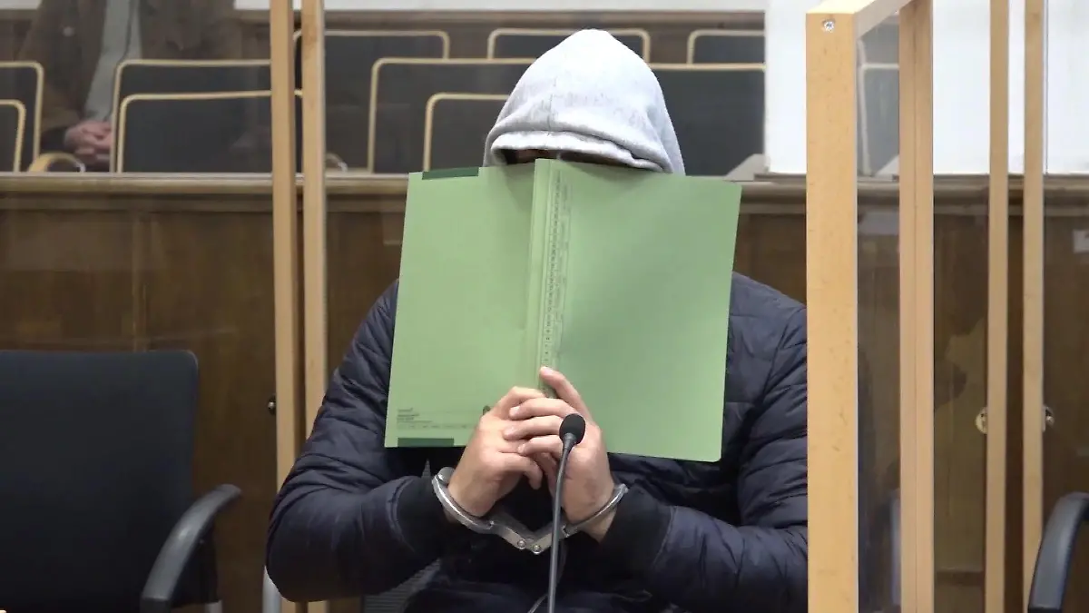 27-Jähriger soll Dominik D. erpresst haben: Ibrahim A. aus Leer in Niedersachsen steht vor Gericht.