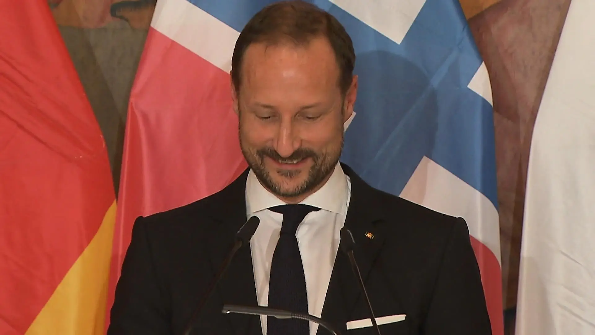 Kronprinz Haakon begeistert mit bairischem Dialekt Irgendwie süß!