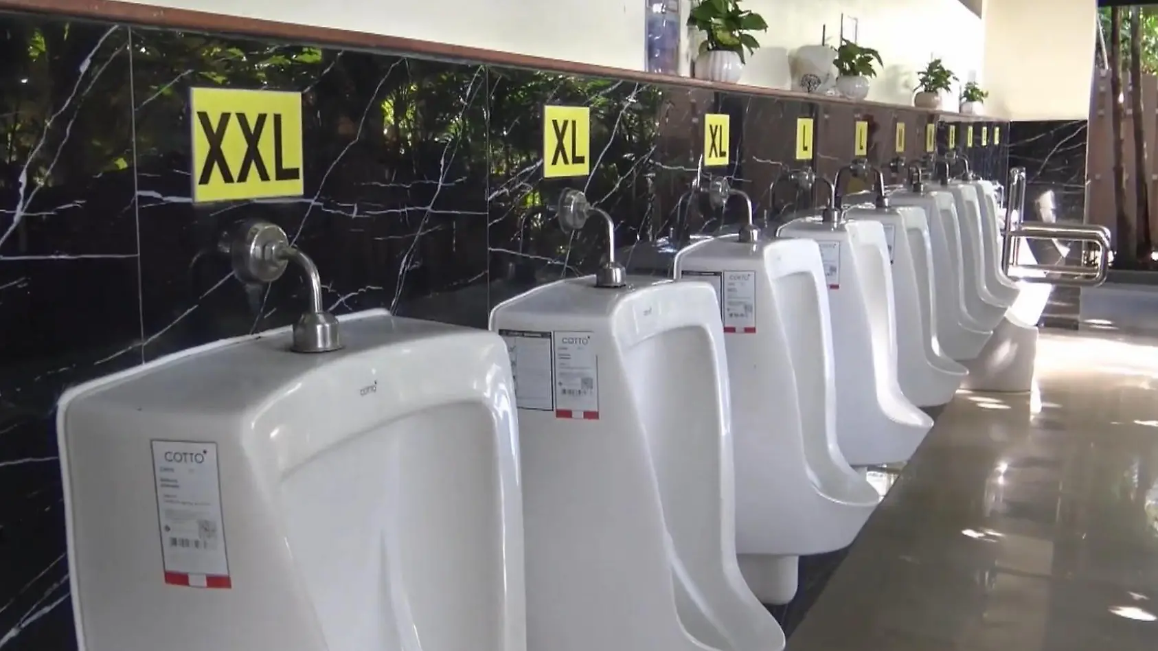 Hier gibt's Urinale nach Penisgröße