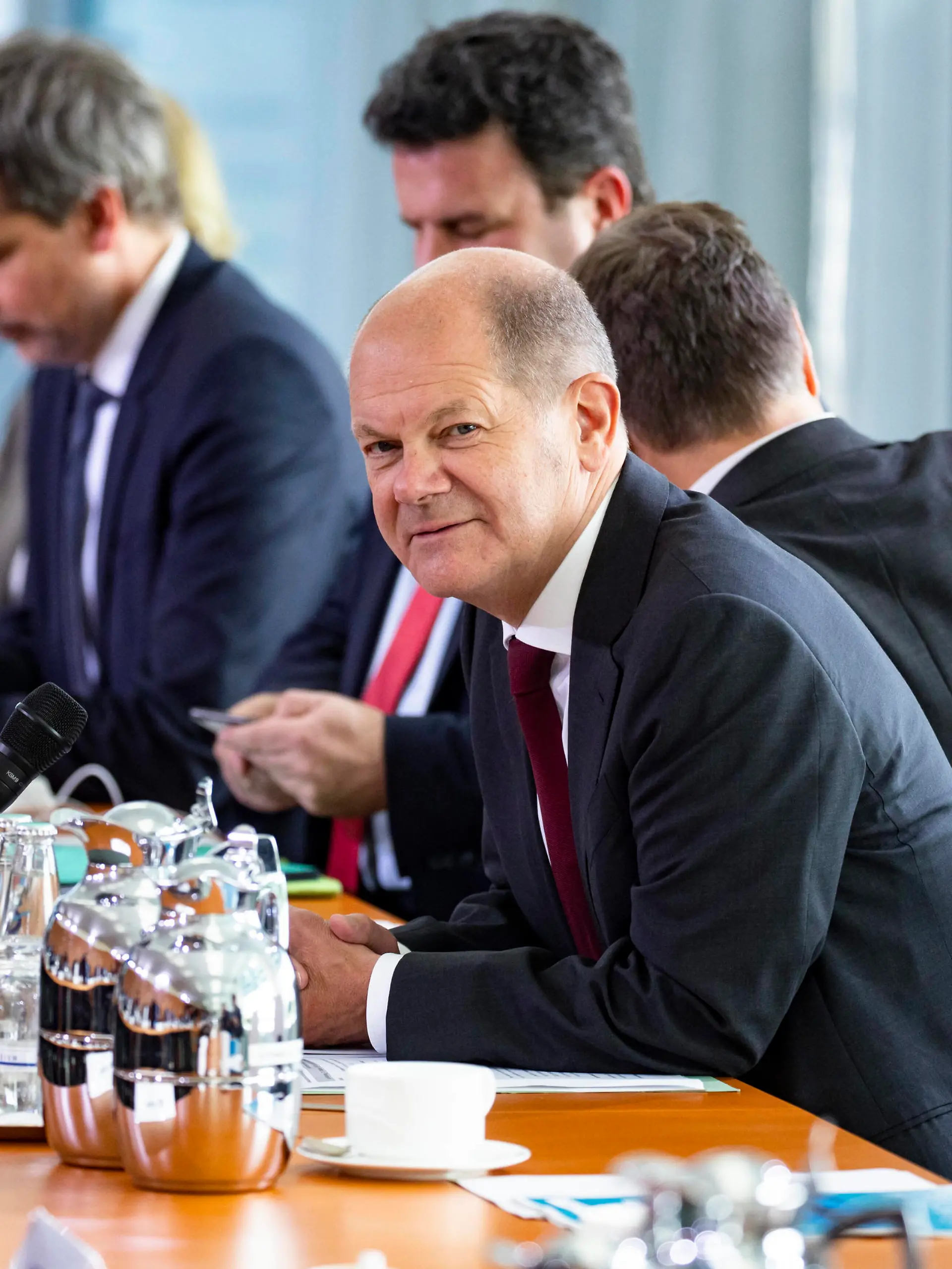  R-L Bundeskanzler Olaf Scholz, Bundeswirtschaftsminister Robert Habeck und Bundesarbeitsminister Hubertus Heil vor der Dritten Sitzung der Konzertierten Aktion im Kanzleramt in Berlin am 31. Oktober 2022. Dritte Sitzung der Konzertierten Aktion im kanzleramt *** R L Federal Chancellor Olaf Scholz, Federal Minister of Economics Robert Habeck and Federal Minister of Labor Hubertus Heil before the Third Meeting of the Concerted Action at the Chancellery in Berlin on October 31, 2022 Third Meeting of the Concerted Action at the Chancellery