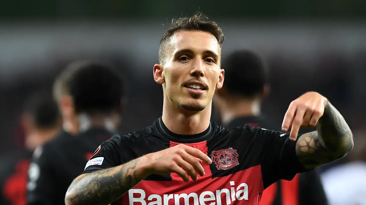 26.10.2023, Leverkusen, Germany, BayARENA, Bayer Leverkusen vs Qarabag Agdam - UEFA Europa League 2023/2024 - Group H, Alejandro Grimaldo Bayer 04 Leverkusen Torjubel, jubelt nach seinem Treffer zum 4:1 Foto Ralf Treese Leverkusen BayARENA North Rhine-Westphalia Germany *** 26 10 2023, Leverkusen, Germany, BayARENA, Bayer Leverkusen vs Qarabag Agdam UEFA Europa League 2023 2024 Group H, Alejandro Grimaldo Bayer 04 Leverkusen goal celebration, cheers after scoring 4 1 Photo Ralf Treese Leverkusen BayARENA North Rhine Westphalia Germany. / 521_LEVQAR20231026_025 / Treese-521