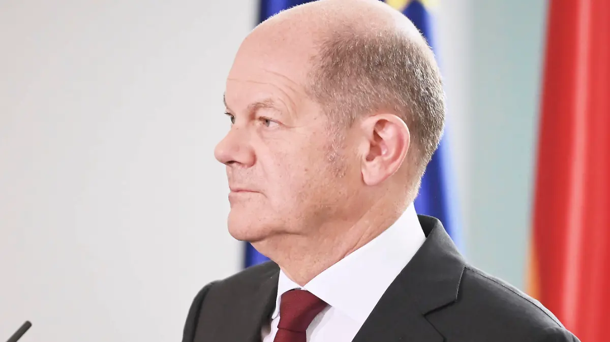  Berlin, Olaf Scholz, Yasmin Fahimi und Rainer Dulger, Pressekonferenz zur Konzertierten Aktion Bundeskanzler Olaf Scholz SPD, Yasmin Fahimi DGB-Vorsitzenden und Rainer Dulger BDA-Präsidenten geben am 31.10.2022 ein Pressekonferenz nach ihrem Gespräch zur Konzertierten Aktion im Bundeskanzleramt. Berlin Bundeskanzleramt Berlin Deutschland *** Berlin, Olaf Scholz, Yasmin Fahimi and Rainer Dulger, press conference on the Concerted Action Federal Chancellor Olaf Scholz SPD , Yasmin Fahimi DGB Chairwoman and Rainer Dulger BDA President give on 31 10 2022 a press conference after their conversation on the Concerted Action in the Federal Chancellery Berlin Federal Chancellery Berlin Germany
