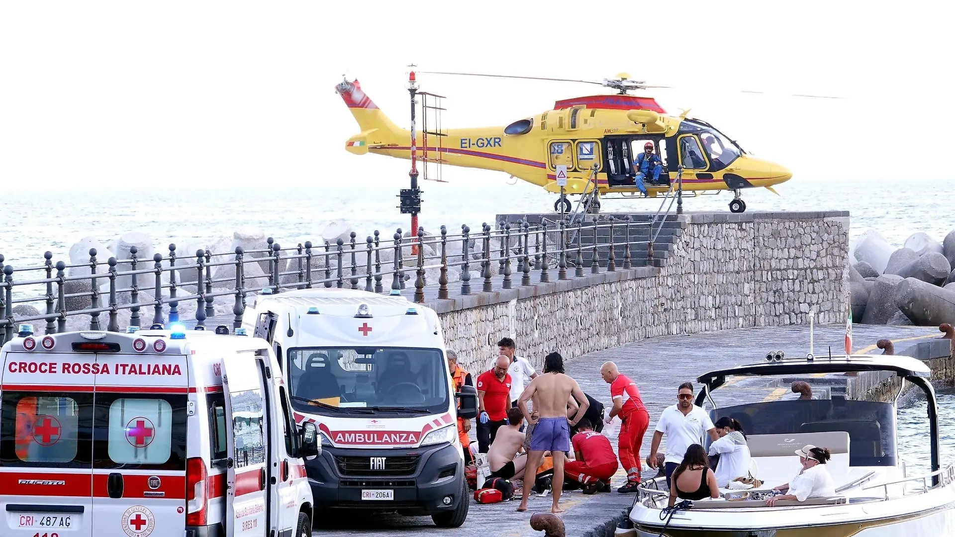 SONDERKONDITIONEN: MINDESTHONORAR: BGUK_2698804 - *EXCLUSIVE* Amalfi, ITALY - *WARNING GRAPHIC IMAGES* A US tourist died in the collision between a speedboat and a sailing ship: Adrienne Vaughan was thrown into the water and was fatally struck by the boat's propellers.
The victim, Adrienne Vaughan, ended up between the propellers of the engine, suffering multiple deep wounds all over the body and according to further reports,
Adrienne, 45, was with her husband Mike White, daughter Leanna, 14, and son Mason, 11, were on the waters when their speedboat collided with a sailing ship upon which 85 people were celebrating a wedding.
In 2021 Adrienne had become US president of the Bloomsbury publishing house, famous above all for the publication of the famous series of fantasy novels "Harry Potter".
Pictured: Amalfi Coast Tragedy
BACKGRID UK 3 AUGUST 2023
BYLINE MUST READ: Cobra Team / BACKGRID
*Pictures Containing Children