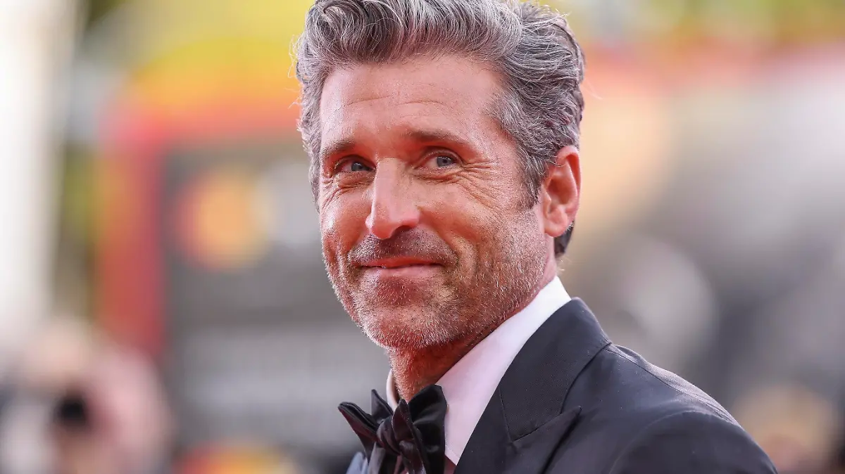ARCHIV - 31.08.2023, Italien, Venedig: Schauspieler Patrick Dempsey bei der Ankunft zur Premiere des Films «Ferrari» während der 80. Ausgabe der Filmfestspiele von Venedig. Der amerikanische Schauspieler Patrick Dempsey («Grey's Anatomy») ist nach Ansicht des US-Magazins «People» der «Sexiest Man Alive». (zu dpa: «People»-Magazin kürt Patrick Dempsey zum «Sexiest Man Alive») Foto: Vianney Le Caer/Invision/AP/dpa +++ dpa-Bildfunk +++