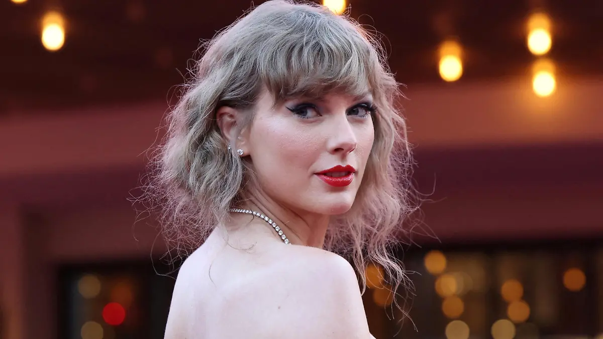 FILE PHOTO: Taylor Swift attends a premiere for Taylor Swift: The Eras Tour in Los Angeles, California, U.S., October 11, 2023. REUTERS/Mario Anzuoni/File Photo