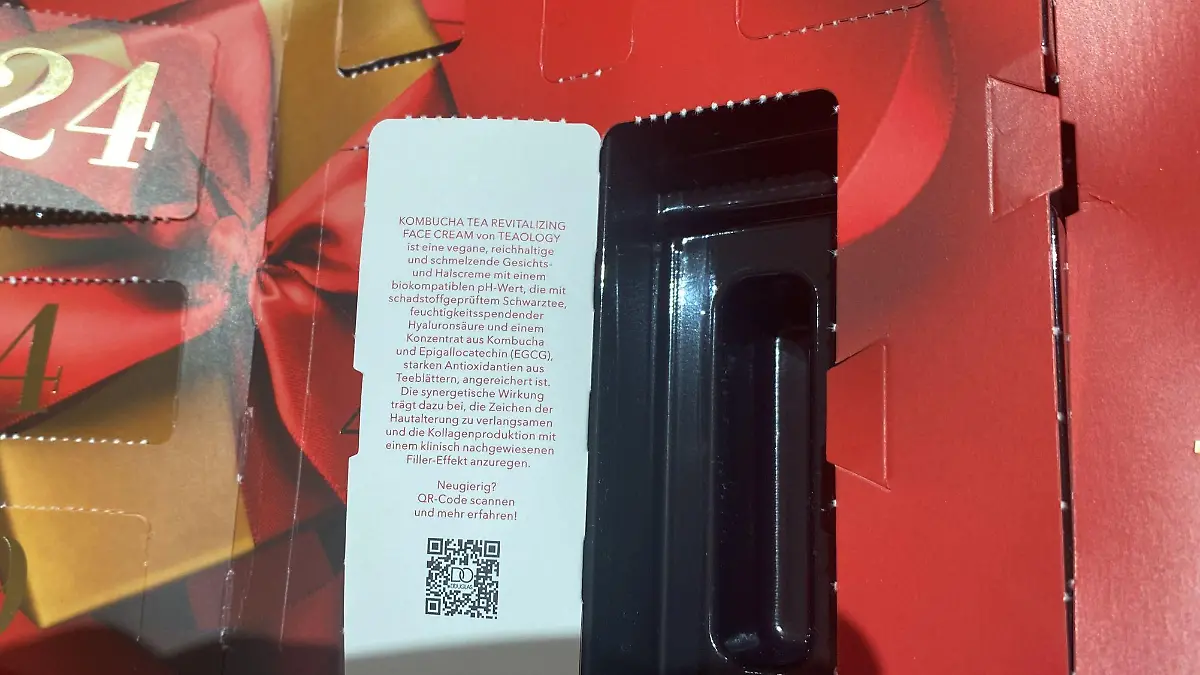 Auch ein QR-Code ist hinter jedem Adventskalender-Türchen.