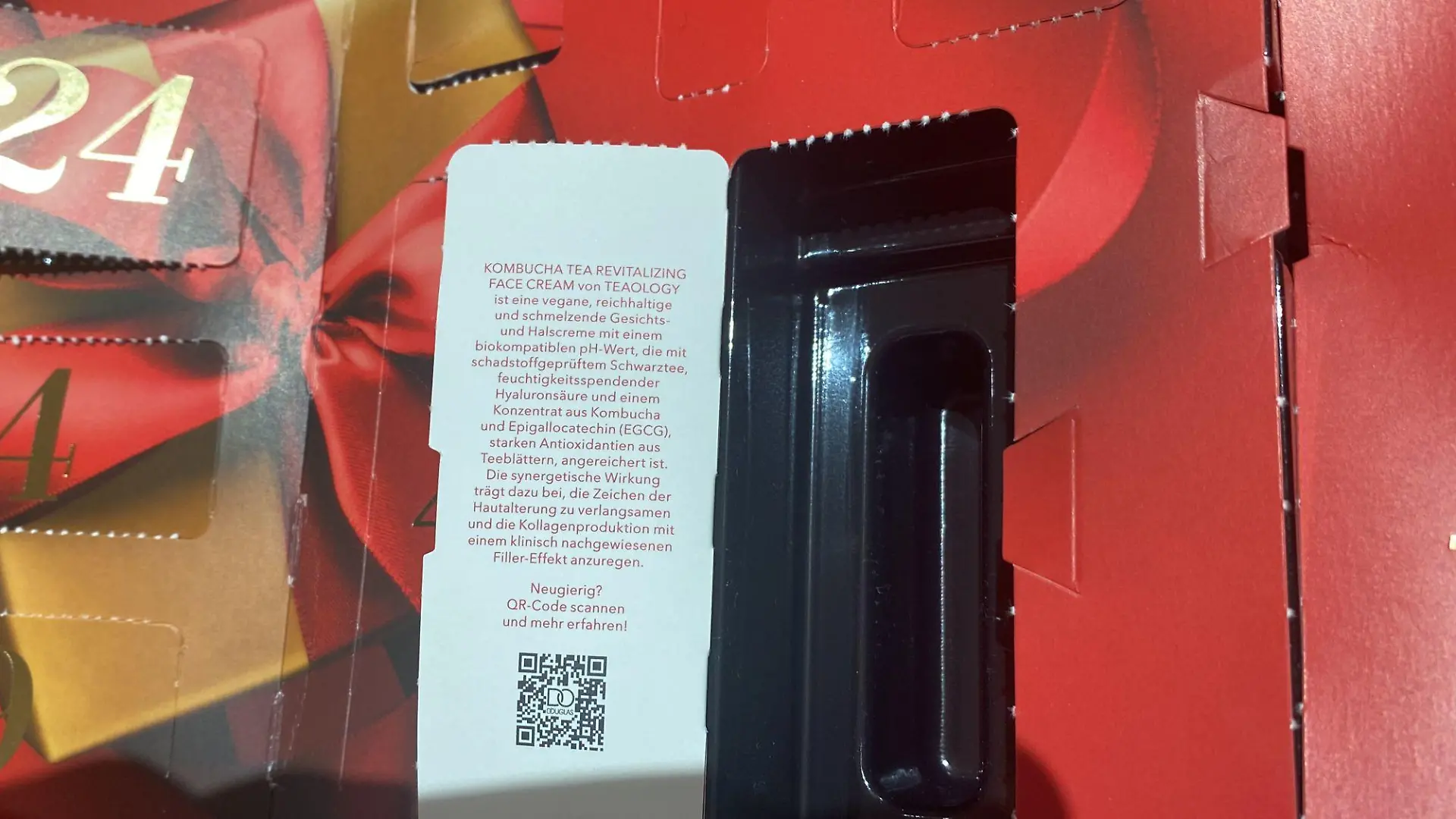 Auch ein QR-Code ist hinter jedem Adventskalender-Türchen.