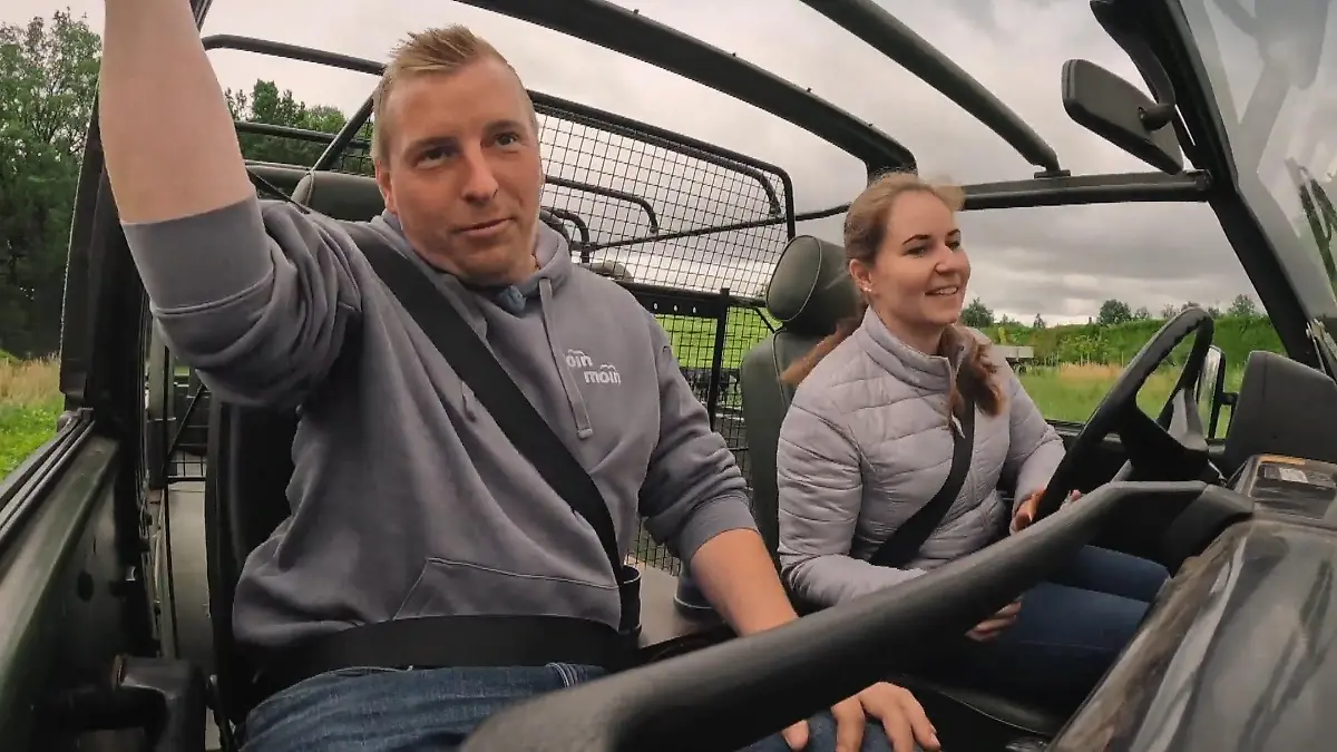 Bauer Ulf und Anna Lina spielen "wilde Sau" Abgefahrene Aktion
