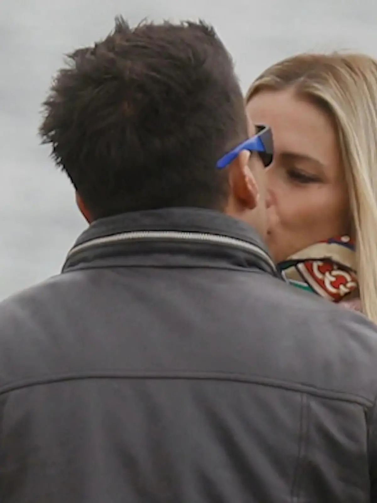 Bild zu: "Ein dicker Schmatzer für Michelle Hunzikers neuen Dottore"
