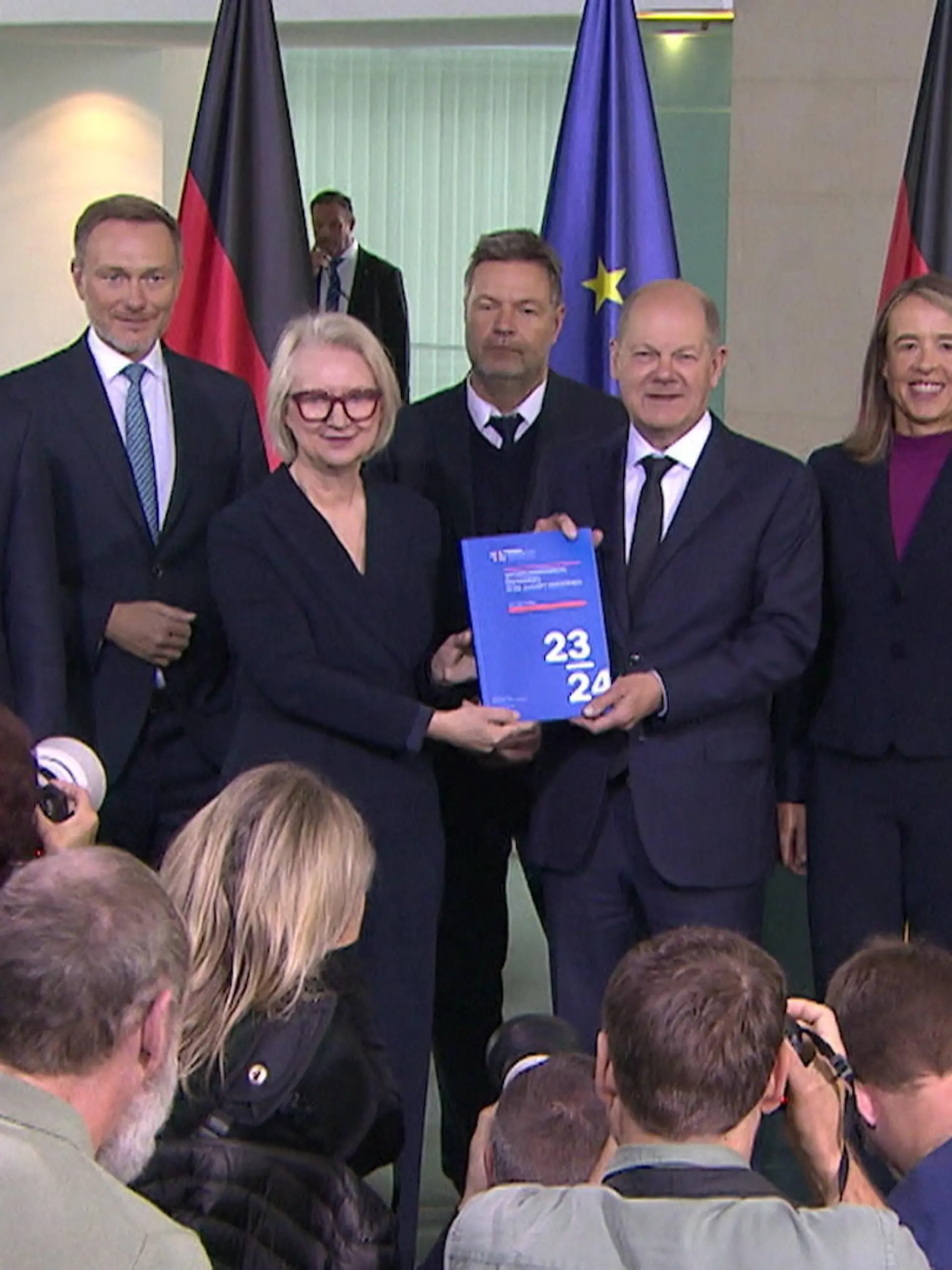 Bild zu: "Lage der deutschen Wirtschaft"