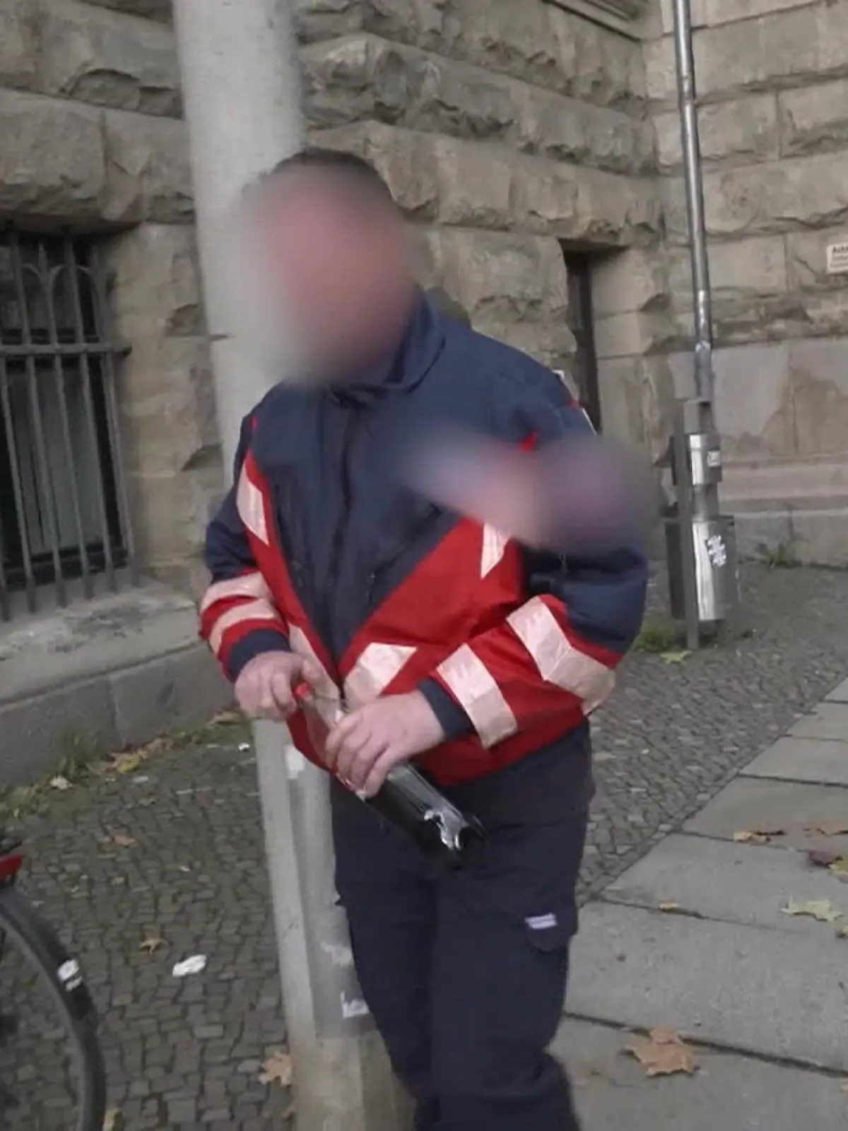 Monatelang lebte Jana M. in einem wahrgewordenen Albtraum! Nach der Trennung von ihrem Ex-Freund Andreas F. wird sie von ihm bedroht, verfolgt, tyrannisiert. „Ich hatte Angstzustände“, sagt sie im RTL-Interview. 22 Anzeigen hat sie gegen Andreas F. erstattet, er bedrohte sogar ihren neuen Partner, ihre Beziehung ging dadurch in die Brüche. Nun wurde Andreas F. verurteilt – jedoch auf Bewährung.