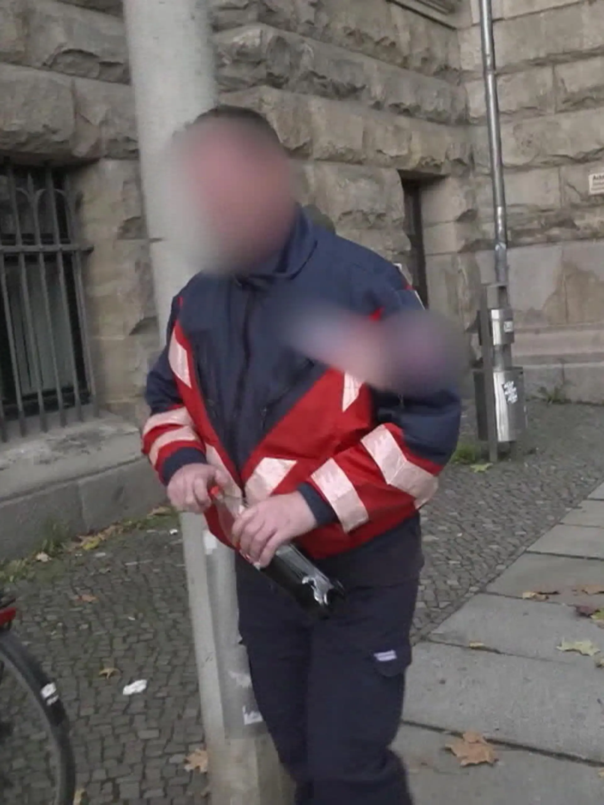 Monatelang lebte Jana M. in einem wahrgewordenen Albtraum! Nach der Trennung von ihrem Ex-Freund Andreas F. wird sie von ihm bedroht, verfolgt, tyrannisiert. „Ich hatte Angstzustände“, sagt sie im RTL-Interview. 22 Anzeigen hat sie gegen Andreas F. erstattet, er bedrohte sogar ihren neuen Partner, ihre Beziehung ging dadurch in die Brüche. Nun wurde Andreas F. verurteilt – jedoch auf Bewährung.