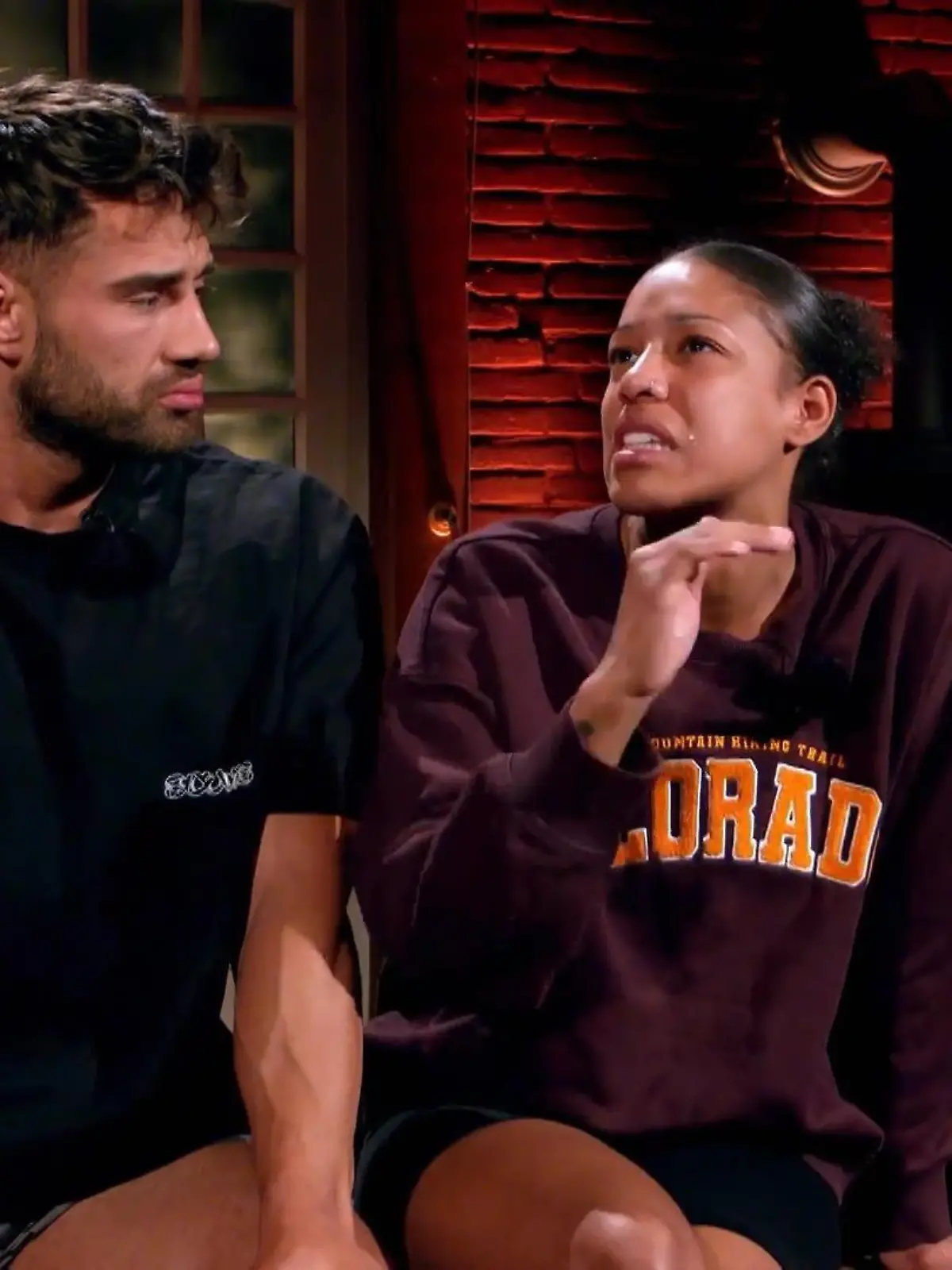 Aleks Petrovic und Vanessa Nwattu streiten sich nach dem Liebesbrief.