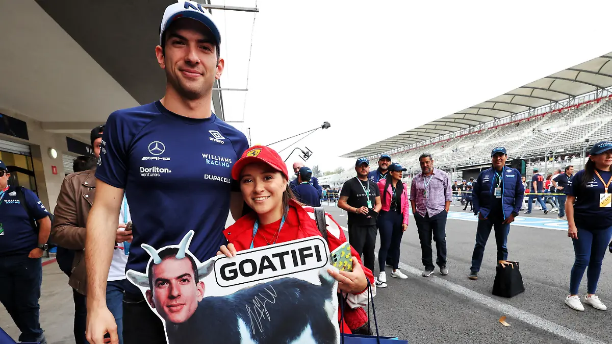 Nicholas Latifi (CDN) Williams Racing signs a 'Goatifi' cutout for a guest.
29.10.2022. Formula 1 World Championship, Rd 20, Mexican Grand Prix, Mexico City, Mexico, Qualifying Day.
- www.xpbimages.com, EMail: requests@xpbimages.com © Copyright: Bearne / XPB Images / action press