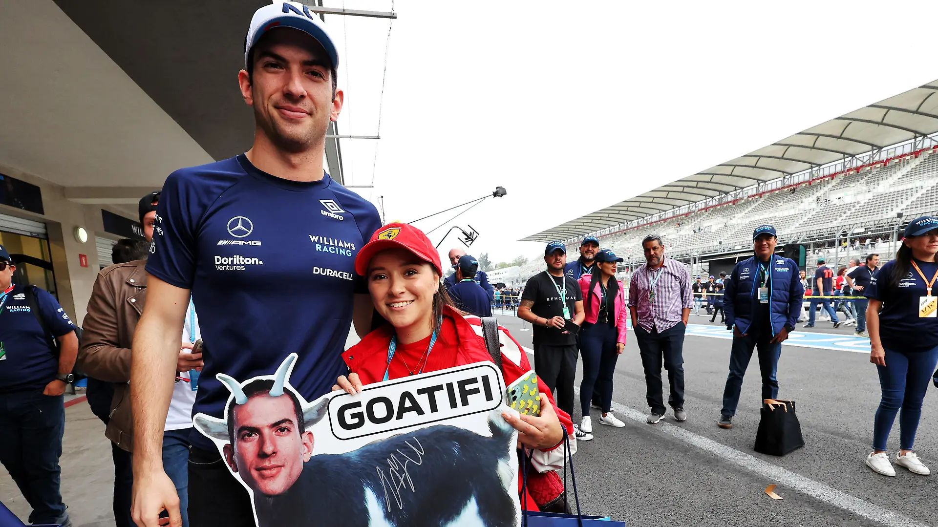 Nicholas Latifi (CDN) Williams Racing signs a 'Goatifi' cutout for a guest.
29.10.2022. Formula 1 World Championship, Rd 20, Mexican Grand Prix, Mexico City, Mexico, Qualifying Day.
- www.xpbimages.com, EMail: requests@xpbimages.com © Copyright: Bearne / XPB Images / action press