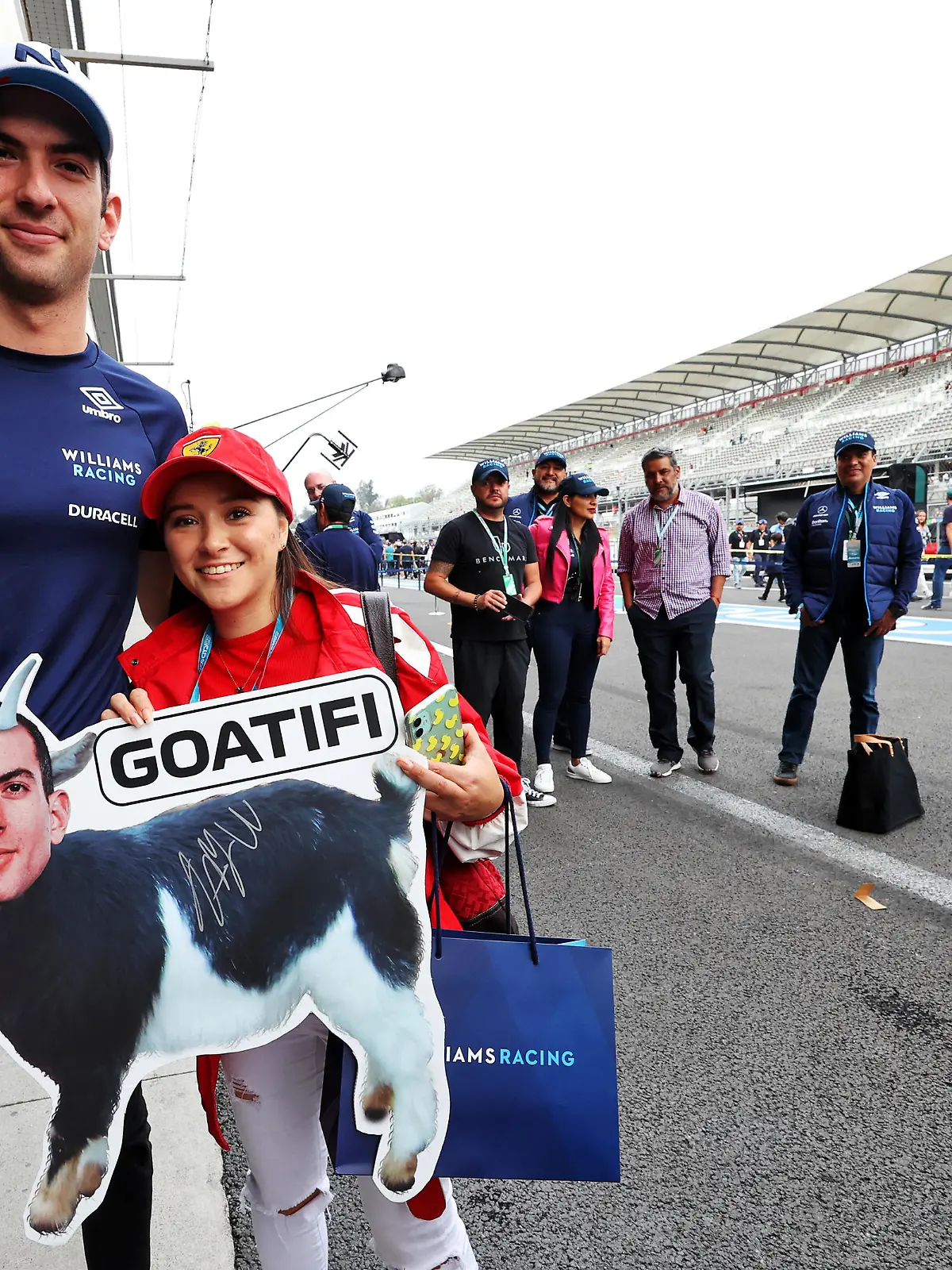 Nicholas Latifi (CDN) Williams Racing signs a 'Goatifi' cutout for a guest.
29.10.2022. Formula 1 World Championship, Rd 20, Mexican Grand Prix, Mexico City, Mexico, Qualifying Day.
- www.xpbimages.com, EMail: requests@xpbimages.com © Copyright: Bearne / XPB Images / action press