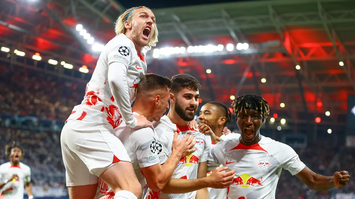 Sport Themen der Woche KW43 Sport Bilder des Tages 25.10.2022, xtgx, Fussball UEFA Champions League, RB Leipzig - Real Madrid emspor, v.l. Josko Gvardiol Leipzig, 32 Jubel, Torjubel, jubelt ueber das Tor, celebrate the goal, celebration DFL/DFB REGULATIONS PROHIBIT ANY USE OF PHOTOGRAPHS as IMAGE SEQUENCES and/or QUASI-VIDEO Leipzig *** 25 10 2022, xtgx, football UEFA Champions League, RB Leipzig Real Madrid emspor, v l Josko Gvardiol Leipzig, 32 jubilation, goal jubilation, jubilate over the goal, celebrate the goal, celebration DFL DFB REGULATIONS PROHIBIT ANY USE OF PHOTOGRAPHS AS IMAGE SEQUENCES AND OR QUASI VIDEO Leipzig