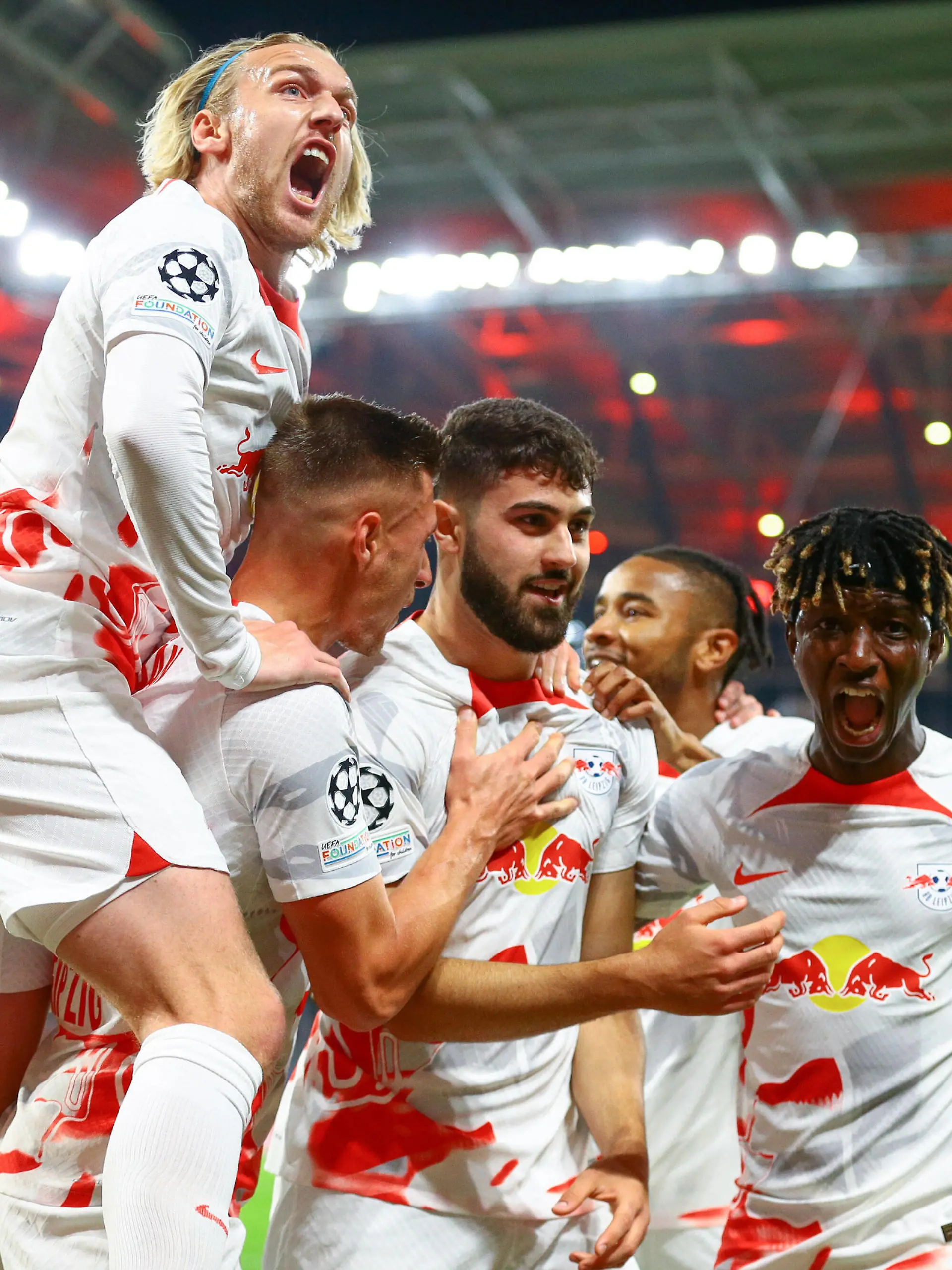 Sport Themen der Woche KW43 Sport Bilder des Tages 25.10.2022, xtgx, Fussball UEFA Champions League, RB Leipzig - Real Madrid emspor, v.l. Josko Gvardiol Leipzig, 32 Jubel, Torjubel, jubelt ueber das Tor, celebrate the goal, celebration DFL/DFB REGULATIONS PROHIBIT ANY USE OF PHOTOGRAPHS as IMAGE SEQUENCES and/or QUASI-VIDEO Leipzig *** 25 10 2022, xtgx, football UEFA Champions League, RB Leipzig Real Madrid emspor, v l Josko Gvardiol Leipzig, 32 jubilation, goal jubilation, jubilate over the goal, celebrate the goal, celebration DFL DFB REGULATIONS PROHIBIT ANY USE OF PHOTOGRAPHS AS IMAGE SEQUENCES AND OR QUASI VIDEO Leipzig