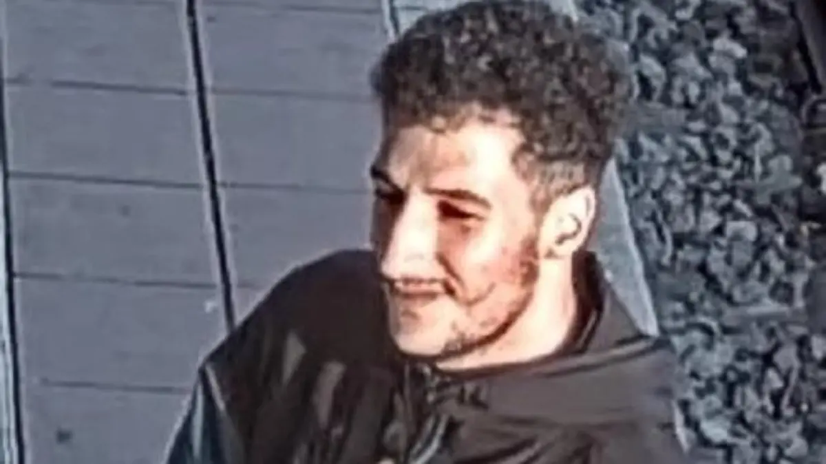 Polizei sucht diesen Verdächtigen.