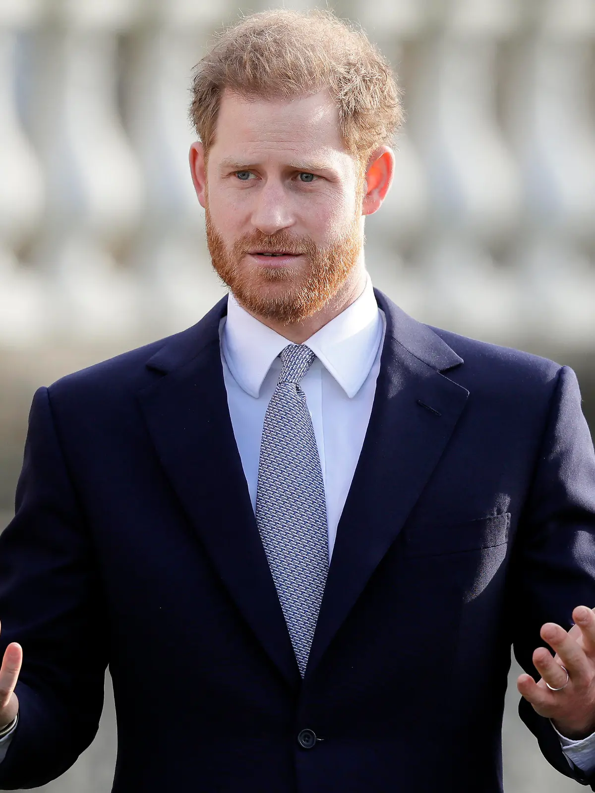 ARCHIV - 16.01.2020, Großbritannien, London: Prinz Harry steht während der Auslosung der Rugby League Weltmeisterschaft 2021 in den Gärten des Buckingham Palace. (zu dpa «Prinz Harry und Elton John reichen Klage gegen Zeitungsverlag ein») Foto: Kirsty Wigglesworth/AP/dpa +++ dpa-Bildfunk +++