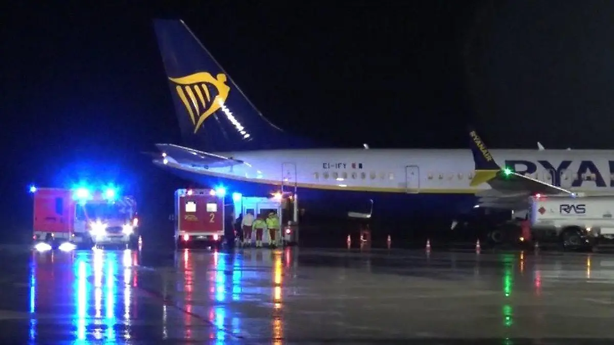 Eine 78-jährige Frau aus Bochum stirbt kurz nach der Landung auf dem Rollfeld des Airports Weeze.