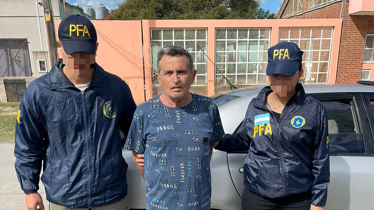 Police escort Carmine Alfonso Maiorano after he was detained in Guernica, Argentina, in this undated handout image provided by Argentina's Federal Police October 31, 2022.  Policia Federal Argentina/Handout via REUTERS ATTENTION EDITORS - THIS IMAGE HAS BEEN SUPPLIED BY A THIRD PARTY. NO RESALES. NO ARCHIVES. THE IMAGE HAS BEEN BLURRED AT SOURCE.