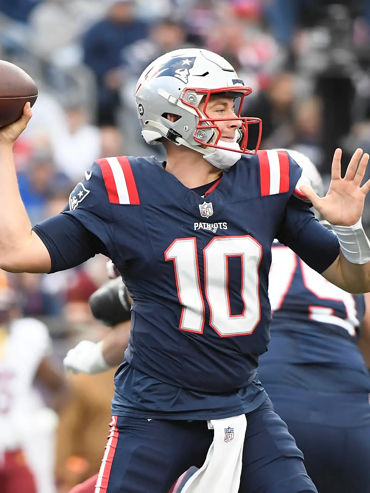 NFL, American Football Herren, USA Washington Commanders at New England Patriots Nov 5, 2023 Foxborough, Massachusetts, USA New England Patriots quarterback Mac Jones 10 throws a pass during the second half against the Washington Commanders at Gillette Stadium. Foxborough Gillette Stadium Massachusetts USA, EDITORIAL USE ONLY PUBLICATIONxINxGERxSUIxAUTxONLY Copyright: xBobxDeChiarax 20231105_tbs_ad7_390