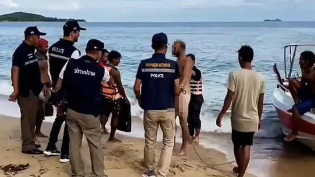 Tourist nackt am Strand Thailand