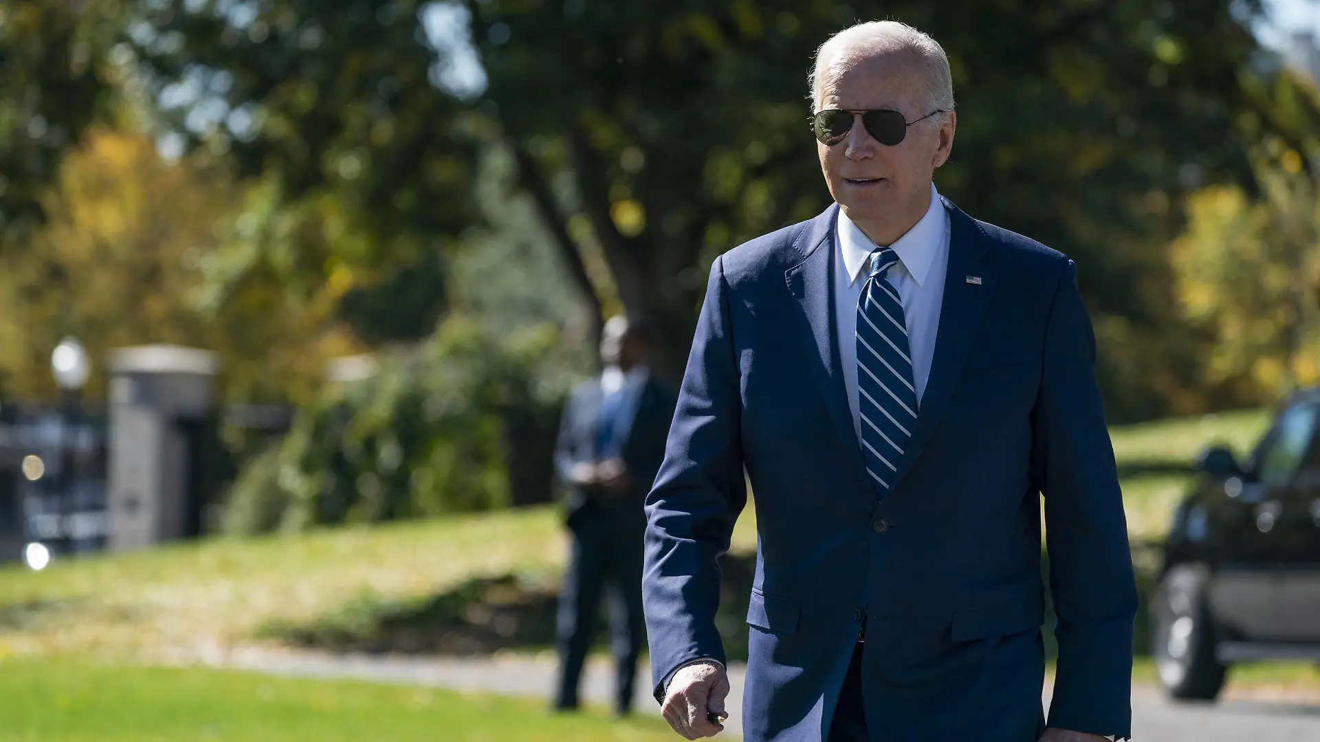 US President Joe Biden walks to board Marine One on the South Lawn of the White House in Washington, DC on October 27, 2022. President Biden is traveling to New York where he will deliver remarks on Micron s plan to invest in CHIPS manufacturing. 1 WAX20221027802 ShawnxThew
