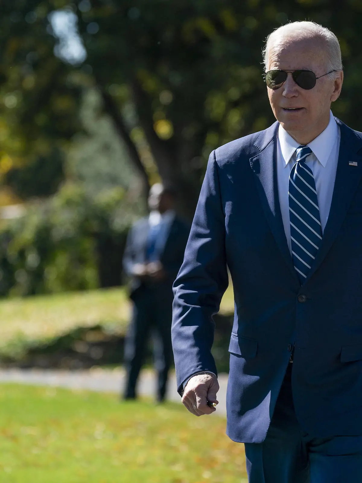  US President Joe Biden walks to board Marine One on the South Lawn of the White House in Washington, DC on October 27, 2022. President Biden is traveling to New York where he will deliver remarks on Micron s plan to invest in CHIPS manufacturing. 1 WAX20221027802 ShawnxThew