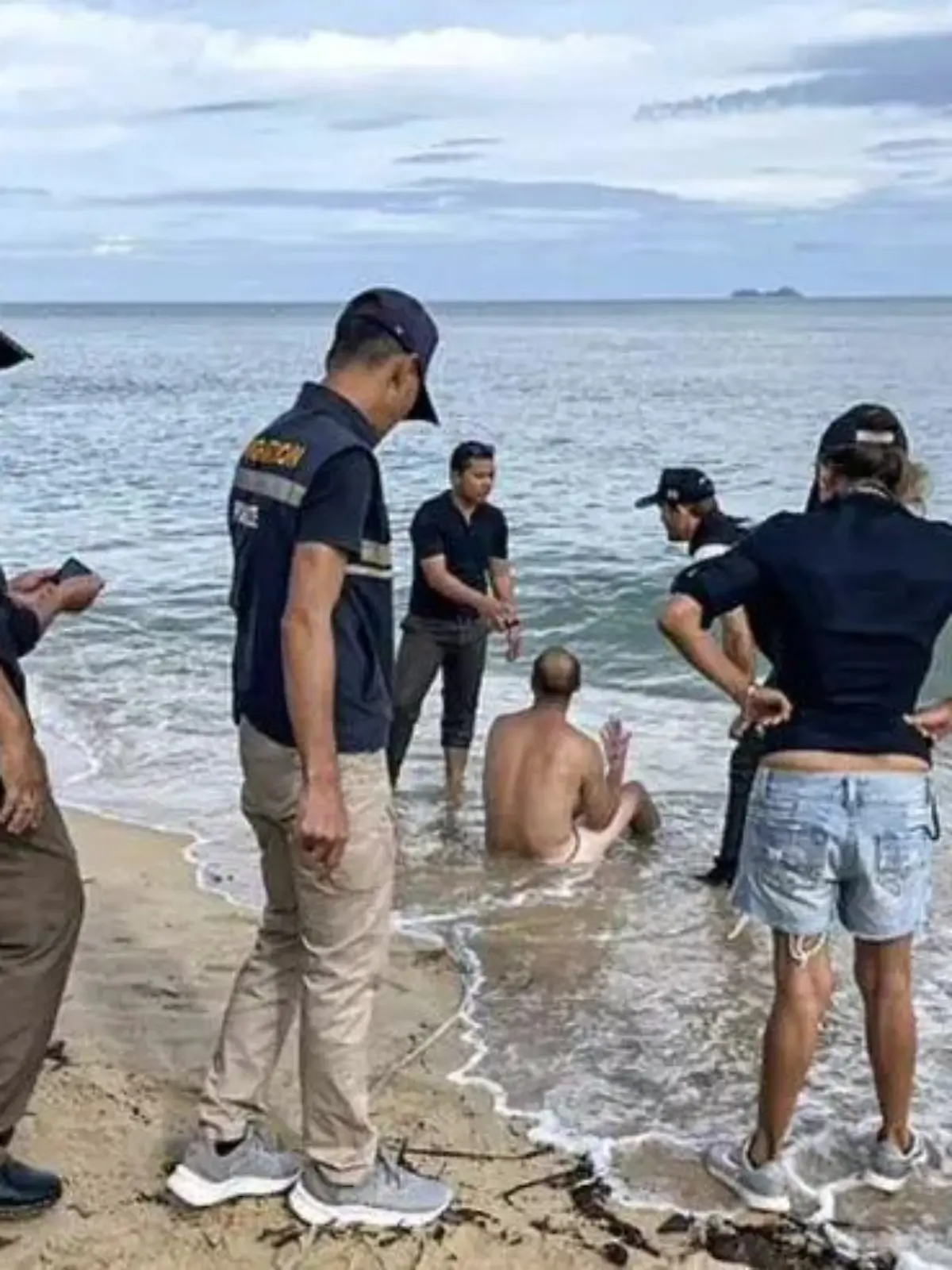 Tourist nackt am Strand Thailand