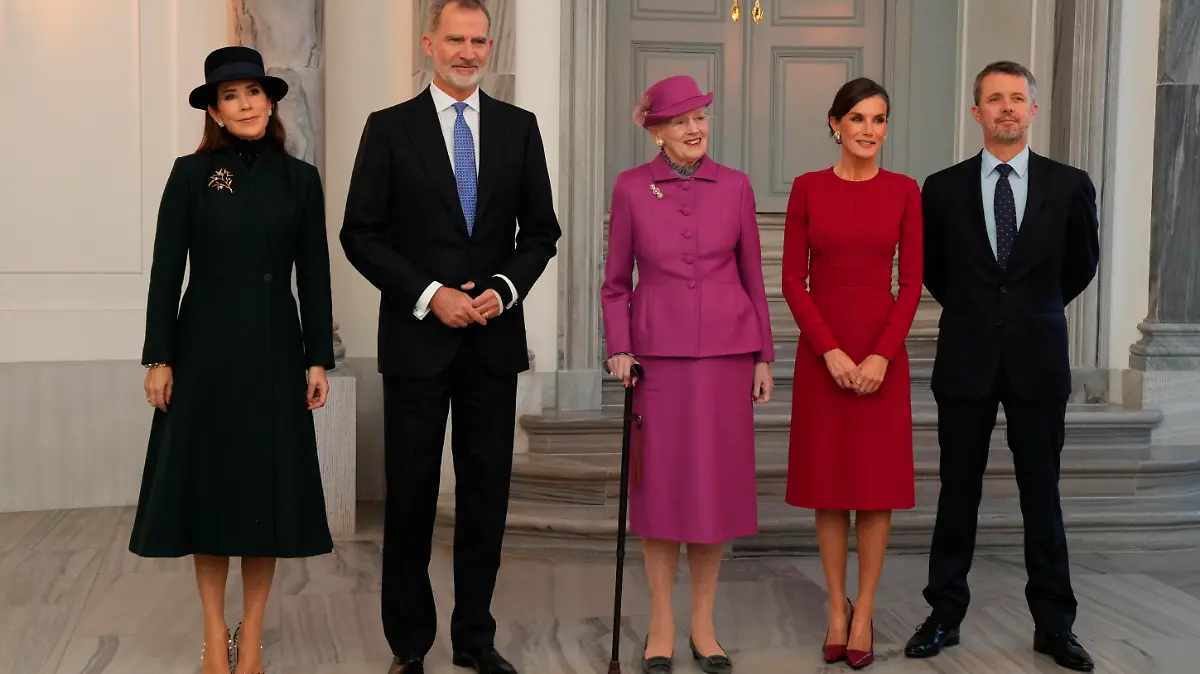 Crown Princess Mary, King Felipe, Queen Margrethe, Queen Letizia and Crown Prince Frederik as the Spanish royal couple arrive at Amalienborg Palace in Copenhagen, Monday, November 6, 2023. King Felipe and Queen Letizia begin a three-day state visit to Denmark. Photo: Ida Marie Odgaard/Scanpix 2023 , Copenhagen Denmark *** Crown Princess Mary, King Felipe, Queen Margrethe, Queen Letizia and Crown Prince Frederik as the Spanish royal couple arrive at Amalienborg Palace in Copenhagen, Monday, November 6, 2023 King Felipe and Queen Letizia begin a three day state visit to Denmark Photo Ida Marie Odgaard Scanpix 2023 , Copenhagen Denmark PUBLICATIONxINxGERxSUIxAUTxONLY Copyright: IdaxMariexOdgaardx COP14929 spdk20231106-153331-L