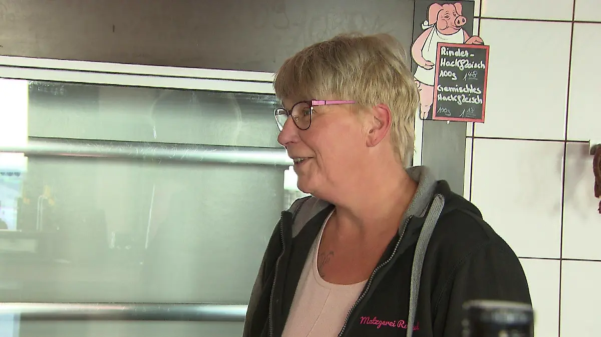 Manuela Rausch hinter der Theke in ihrem eigenen Laden