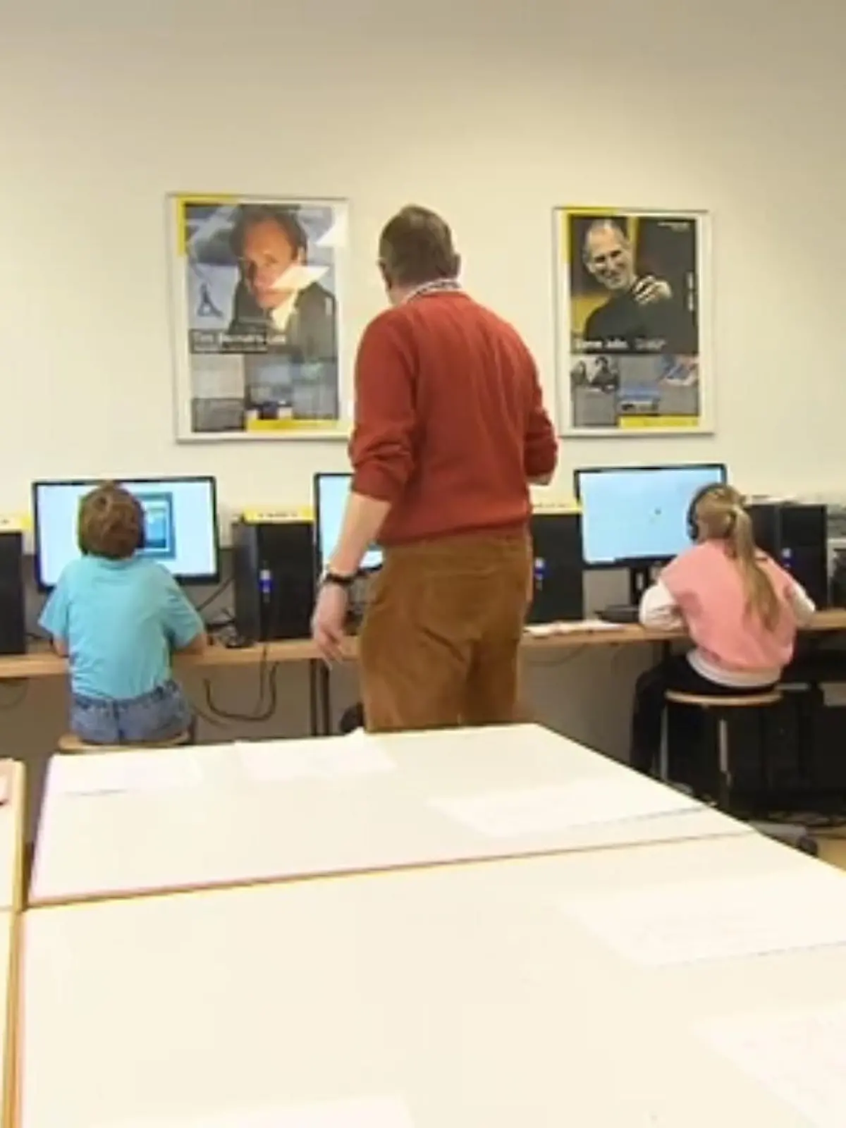 Den Kindern das Thema Internet nahezubringen, das klappt an der Christian-Morgenstern-Schule in Darmstadt schon ziemlich gut und soll in Zukunft noch weiter ausgebaut werden. Und wer so fit am Computer ist wie die Schüler der 4. Klasse, der kann sich nicht nur über dazugelerntes Wissen freuen, sondern verdient auch noch einen Preis, nämlich das „Goldene Siegel“. Mehr dazu im Video.