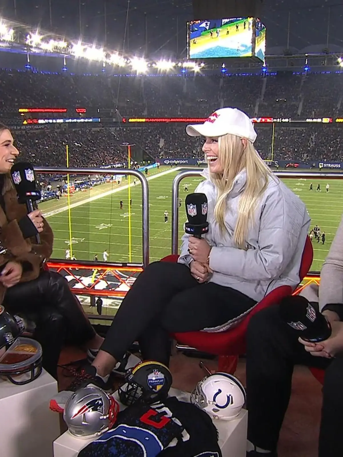 Lindsey Vonn ist eine Legende in der Sport-Welt. Auch in der NFL ist sie sehr gut vernetzt. 
Mit den RTL-NFL-Experten quatscht die Ski-Rakete über ihren Kontakt zu NFL-Quarterback Aaron Rodgers und verrät wie es ihm, nach der Horror-Verletzung, geht.