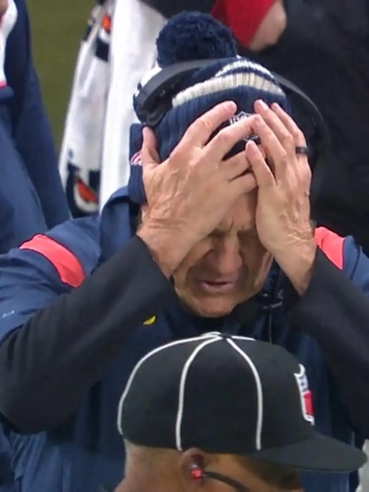 Im zweiten Frankfurt Game gewinnen die Indianapolis Colts gegen die New England Patriots. Damit verschärft sich die Situation der Patriots weiter. Ist Coach Bill Belichick angezählt?