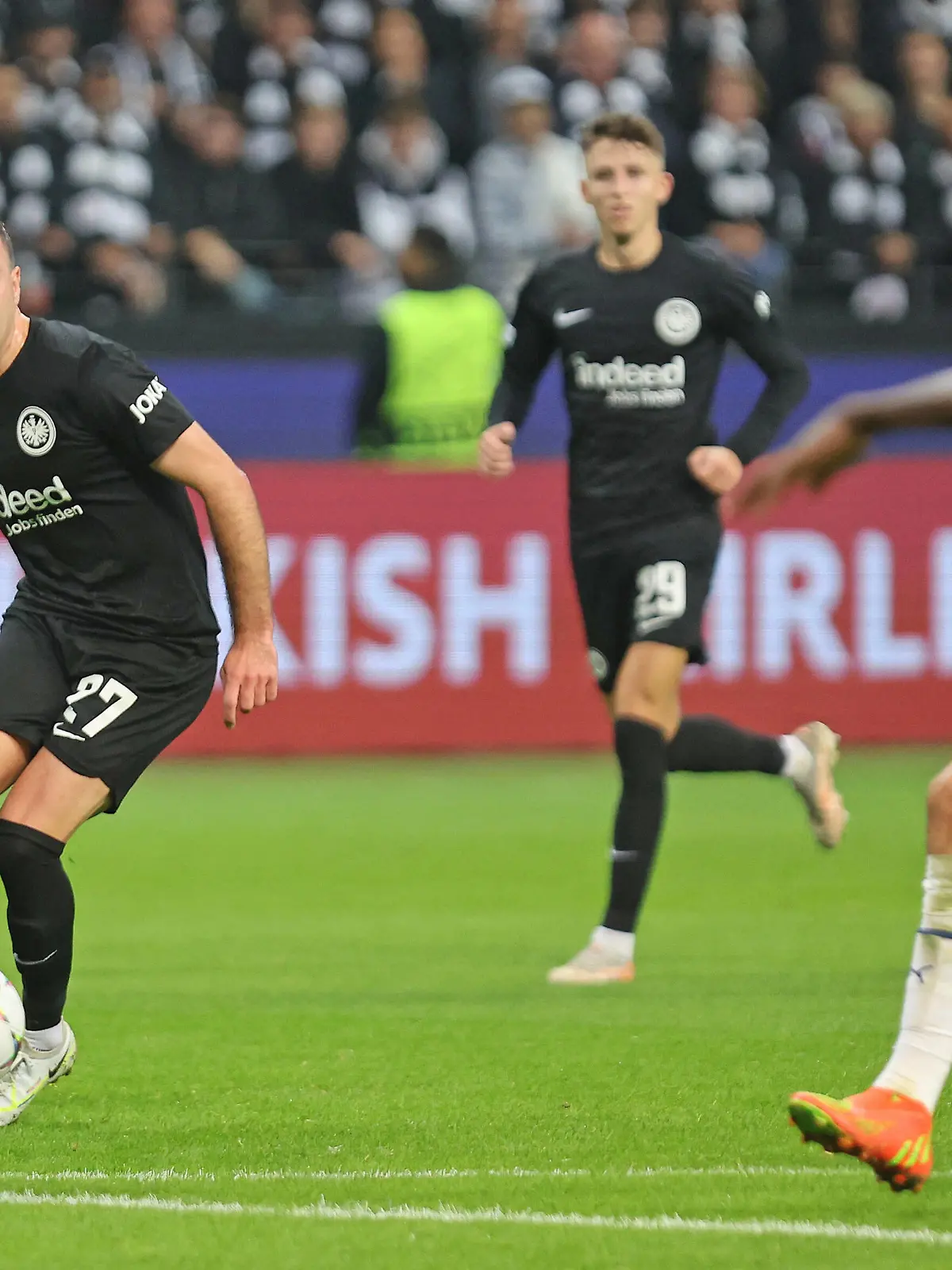  Tor zum 2:1 durch Randal Kolo Muani Eintracht Frankfurt , Nr. 9 nach gezielter Vorlage von Mario Götze, Goetze Eintracht Frankfurt, Nr. 27 , Eintracht Frankfurt - Olympique Marseille, Fussball, UEFA Champions League, Saison 2022/2023, Olympique Marseille, Sporting CP, Gruppenphase, Gruppe D, Group D, 5. Spieltag, Heimspiel, 26.10.2022, Fußball-Champions League für Vereinsmannschaften, Champions Leaguewettbewerb, Champions League 2022/2023 - *** Goal to 2 1 by Randal Kolo Muani Eintracht Frankfurt , No 9 after well-aimed assist from Mario Götze, Goetze Eintracht Frankfurt, No 27 , Eintracht Frankfurt Olympique Marseille, football, UEFA Champions League, 2022 2023 season, Olympique Marseille, Sporting CP, group stage, Group D, Group D, 5 match day, home match, 26 10 2022, Football Champions League for club teams, Champions Leaguewettbewerb, Champions League 2022 2023.