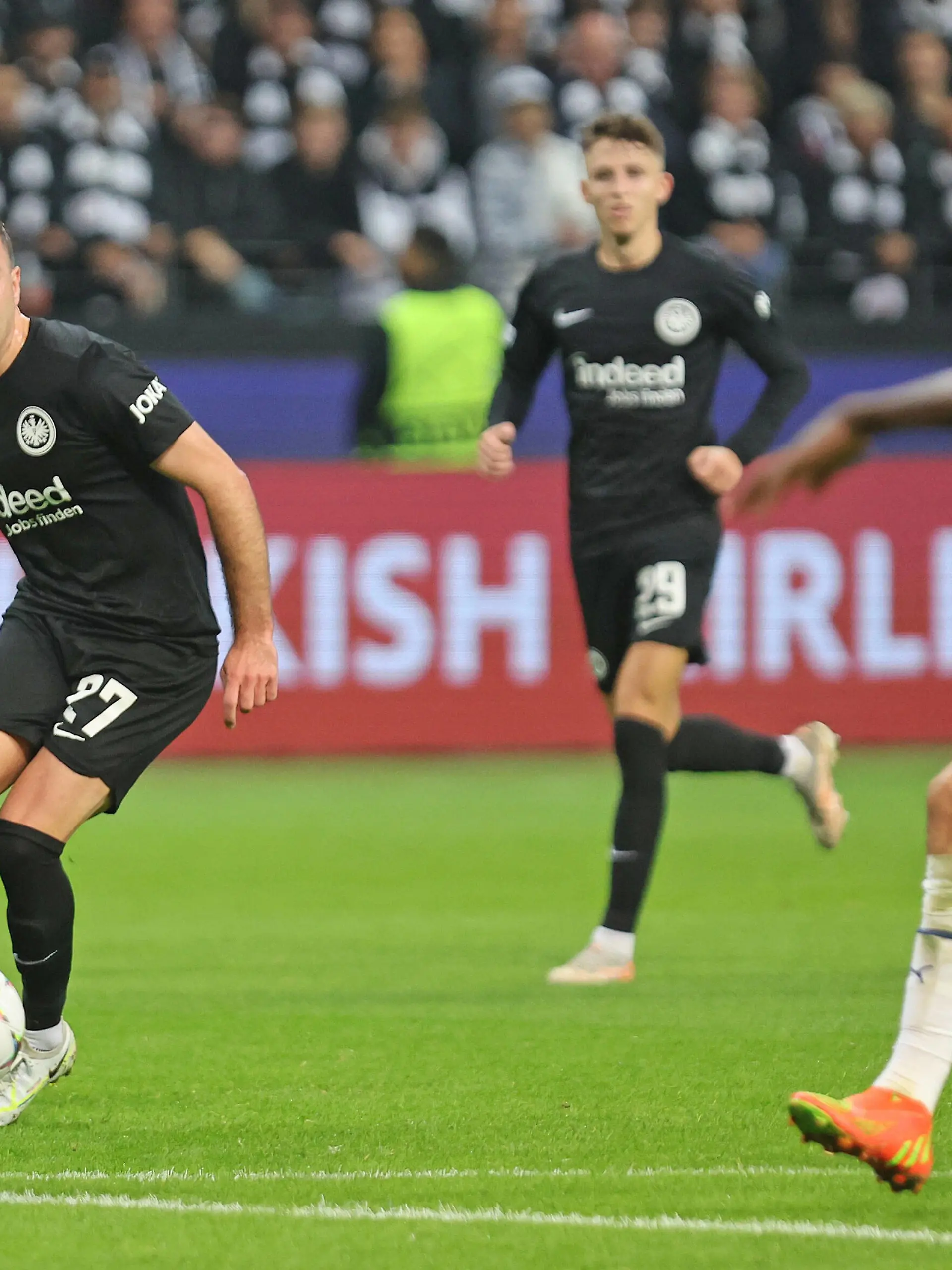  Tor zum 2:1 durch Randal Kolo Muani Eintracht Frankfurt , Nr. 9 nach gezielter Vorlage von Mario Götze, Goetze Eintracht Frankfurt, Nr. 27 , Eintracht Frankfurt - Olympique Marseille, Fussball, UEFA Champions League, Saison 2022/2023, Olympique Marseille, Sporting CP, Gruppenphase, Gruppe D, Group D, 5. Spieltag, Heimspiel, 26.10.2022, Fußball-Champions League für Vereinsmannschaften, Champions Leaguewettbewerb, Champions League 2022/2023 - *** Goal to 2 1 by Randal Kolo Muani Eintracht Frankfurt , No 9 after well-aimed assist from Mario Götze, Goetze Eintracht Frankfurt, No 27 , Eintracht Frankfurt Olympique Marseille, football, UEFA Champions League, 2022 2023 season, Olympique Marseille, Sporting CP, group stage, Group D, Group D, 5 match day, home match, 26 10 2022, Football Champions League for club teams, Champions Leaguewettbewerb, Champions League 2022 2023.