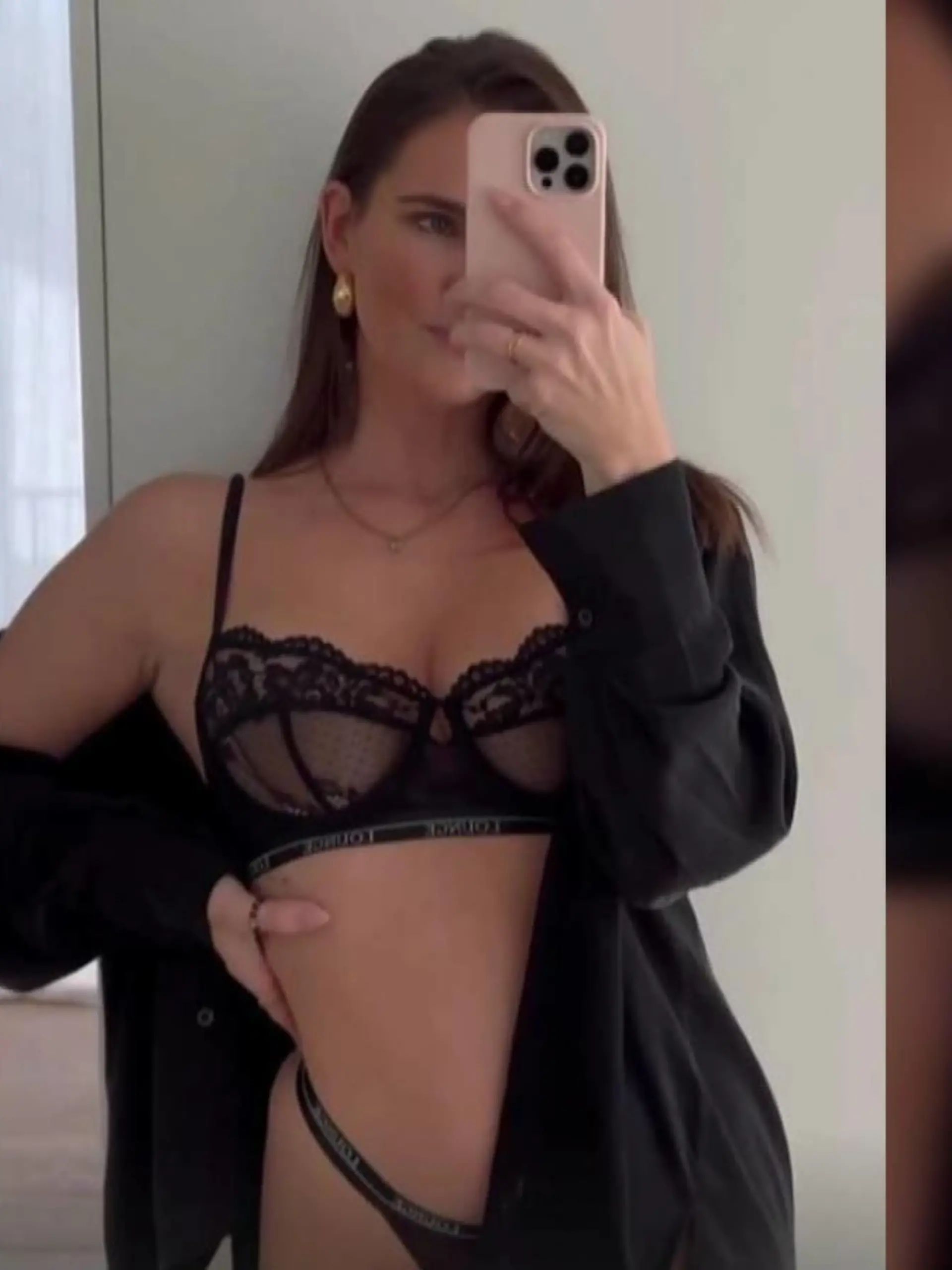 Christin Kaeber - Dessous-Foto mit wichtiger Botschaft.