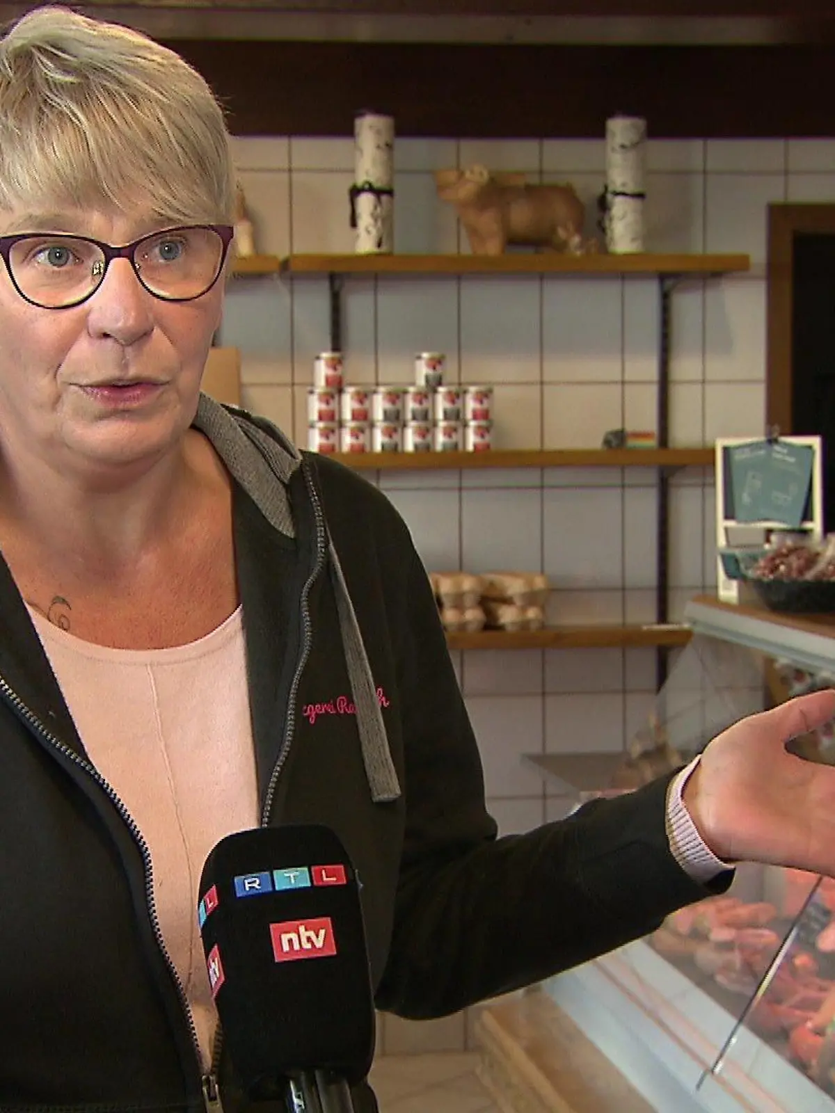 Metzgerin Manuela Rausch in ihrem eigenen Laden.
