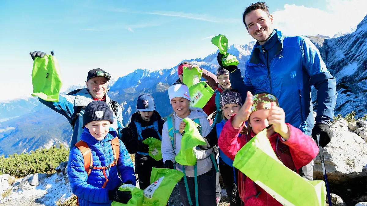 Ausflug auf die Alpspitze im Rahmen eines neuen Projekts der Felix-Neureuther-Stiftung namens _Naturhelden" am 28.10.2023.
Achtung: Bei Veröffentlichung müssen "RTL-Spendenmarathon", bzw. "Stiftung RTL - Wir helfen Kindern" erwähnt werden!! Die Verwendung des sendungsbezogenen Materials ist nur mit dem Hinweis und Verlinkung auf RTL+ gestattet.