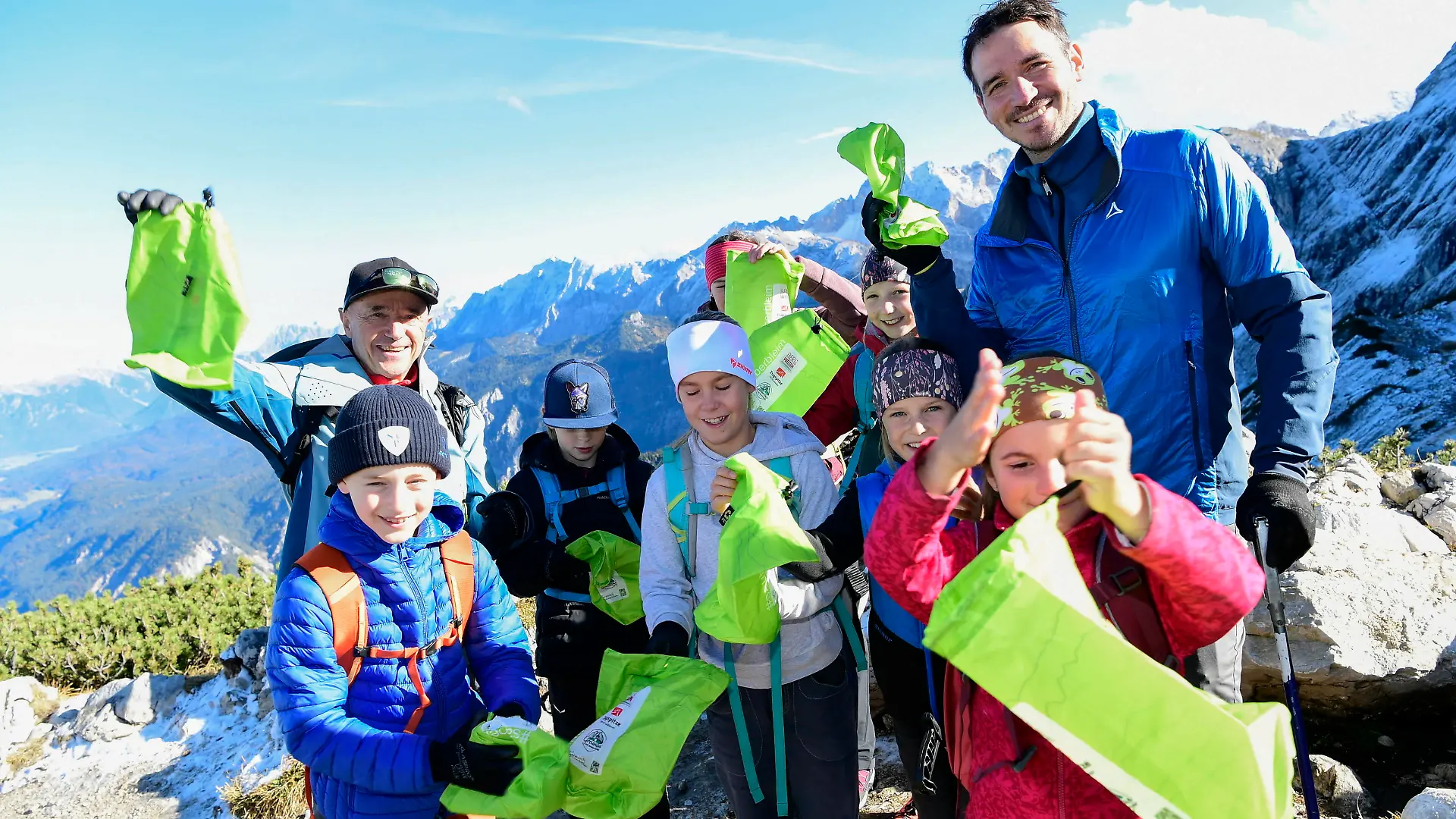 Ausflug auf die Alpspitze im Rahmen eines neuen Projekts der Felix-Neureuther-Stiftung namens _Naturhelden" am 28.10.2023.
Achtung: Bei Veröffentlichung müssen "RTL-Spendenmarathon", bzw. "Stiftung RTL - Wir helfen Kindern" erwähnt werden!! Die Verwendung des sendungsbezogenen Materials ist nur mit dem Hinweis und Verlinkung auf RTL+ gestattet.