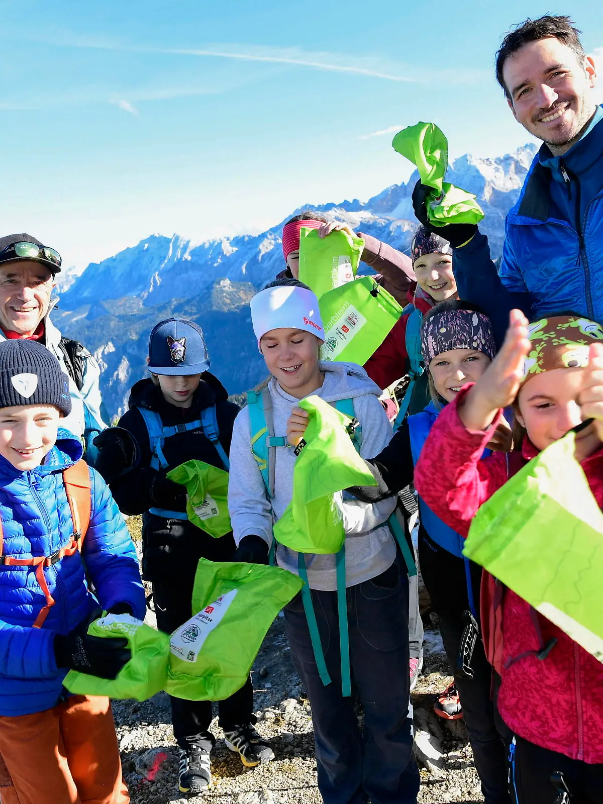 Ausflug auf die Alpspitze im Rahmen eines neuen Projekts der Felix-Neureuther-Stiftung namens _Naturhelden" am 28.10.2023.

Achtung: Bei Veröffentlichung müssen "RTL-Spendenmarathon", bzw. "Stiftung RTL - Wir helfen Kindern" erwähnt werden!!  Die Verwendung des sendungsbezogenen Materials ist nur mit dem Hinweis und Verlinkung auf RTL+ gestattet.