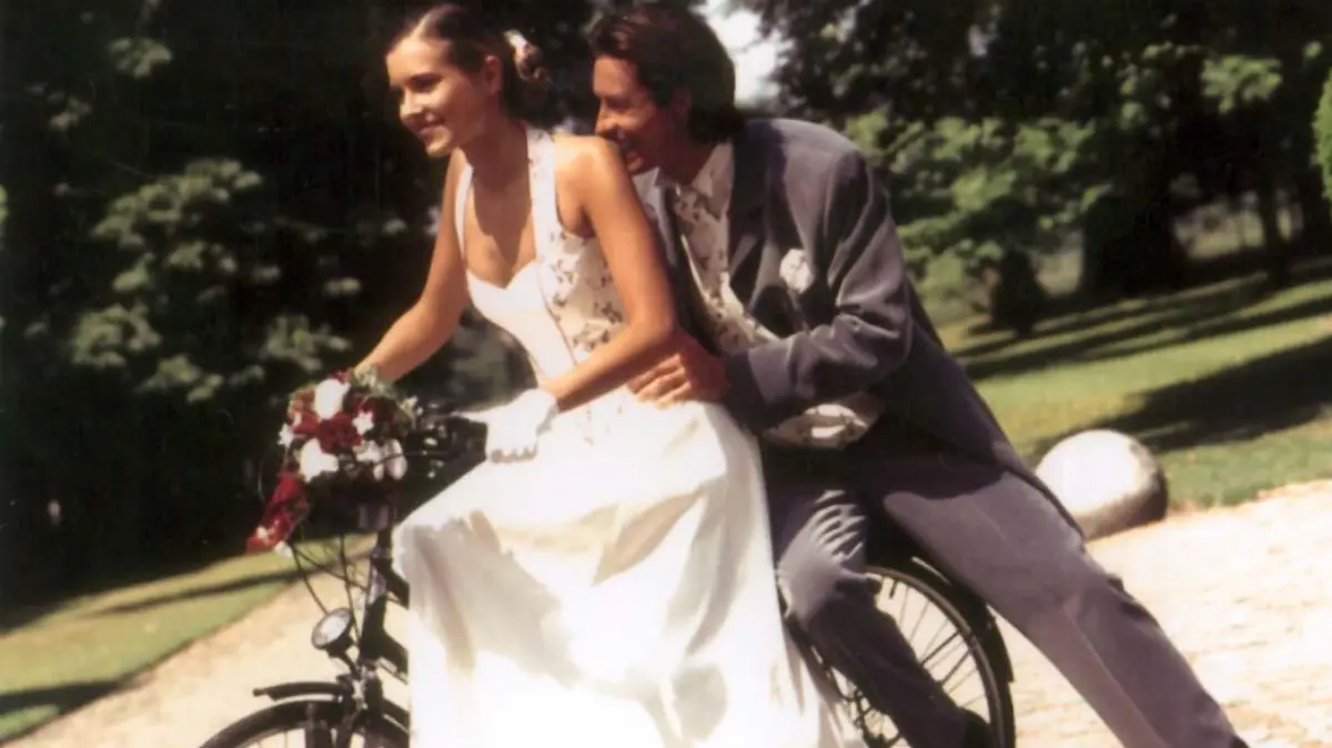 Zum Themendienst-Bericht "Geld/Lifestyle/Hochzeit/KORR/" von Thomas Kärst vom 31. Januar: Es muss nicht unbedingt die weiße Kutsche oder die Nobel-Karosse sein - mit entsprechender Planung kann ein Hochzeitsfest auch günstiger gestaltet werden. (Honorarfreie Veröffentlichung nur für dpa/gms-Themendienst-Bezieher mit dem Quellenhinweis "AVR/Hochzeitstage 2002/dpa/gms") Foto: AVR/Hochzeitstage 2002