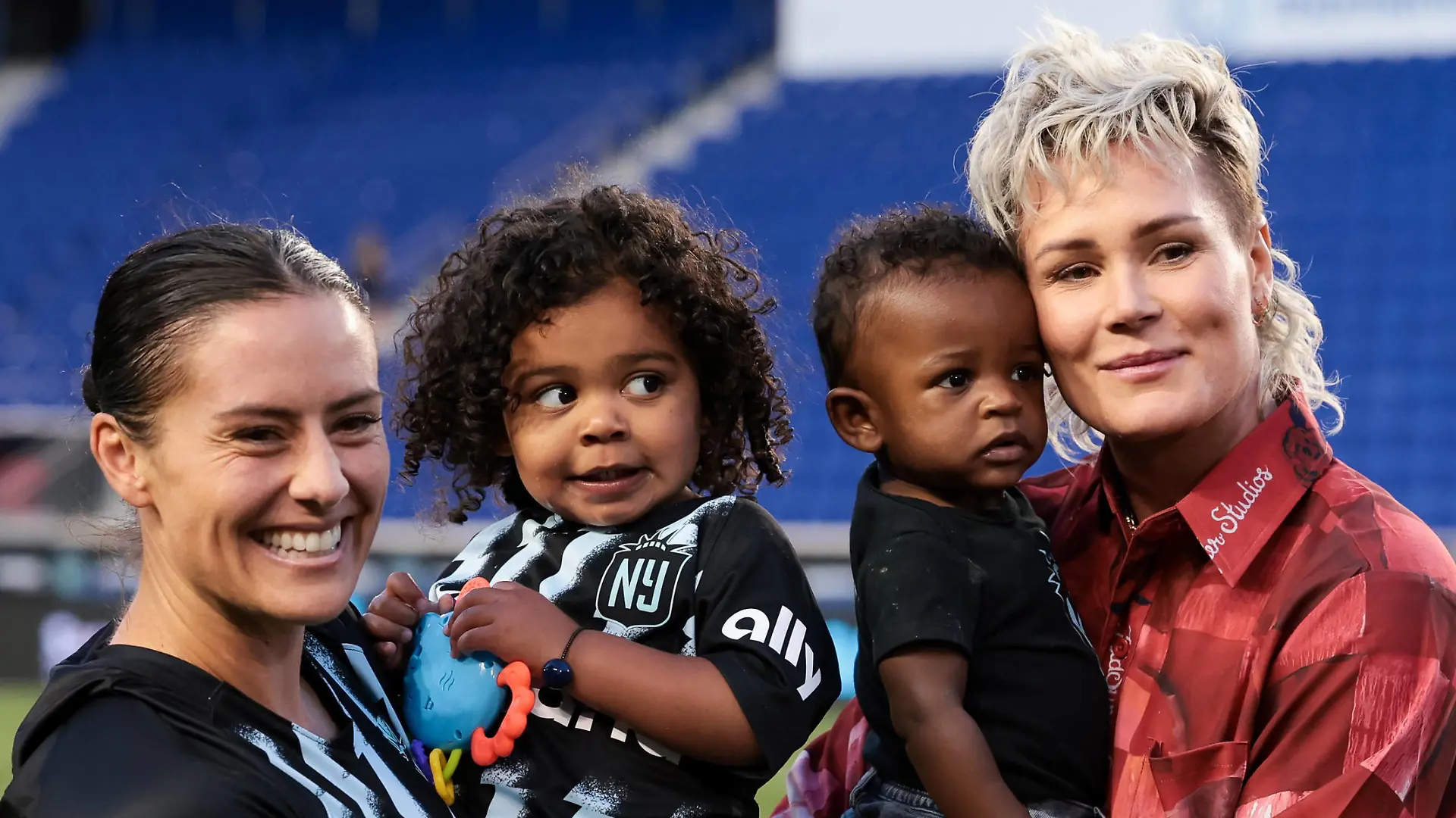 NWSL: Orlando Pride at NJ/NY Gotham FC May 14, 2023 Harrison, New Jersey, USA New Jersey/New York Gotham FC defender Ali Krieger left and former New Jersey/New York Gotham FC Ashlyn Harris right posed for a picture with their children after the match against the Orlando Pride at Red Bull Arena. Harrison Red Bull Arena New Jersey USA, EDITORIAL USE ONLY PUBLICATIONxINxGERxSUIxAUTxONLY Copyright: xVincentxCarchiettax 20230514_mcl__0105
