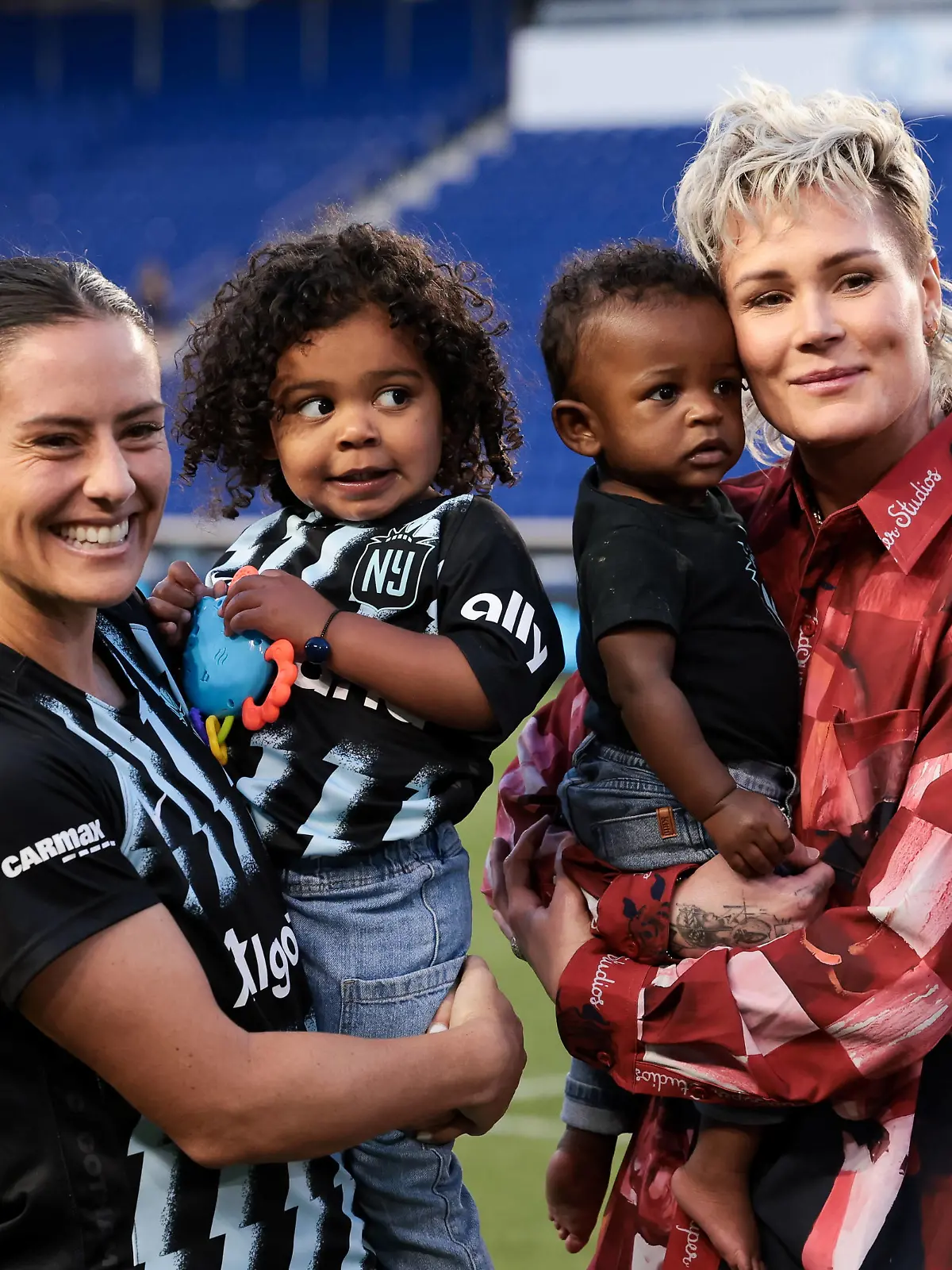 NWSL: Orlando Pride at NJ/NY Gotham FC May 14, 2023 Harrison, New Jersey, USA New Jersey/New York Gotham FC defender Ali Krieger left and former New Jersey/New York Gotham FC Ashlyn Harris right posed for a picture with their children after the match against the Orlando Pride at Red Bull Arena. Harrison Red Bull Arena New Jersey USA, EDITORIAL USE ONLY PUBLICATIONxINxGERxSUIxAUTxONLY Copyright: xVincentxCarchiettax 20230514_mcl__0105