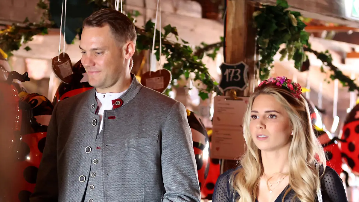Manuel Neuer und Anika Bissel beim Oktoberfest 2023