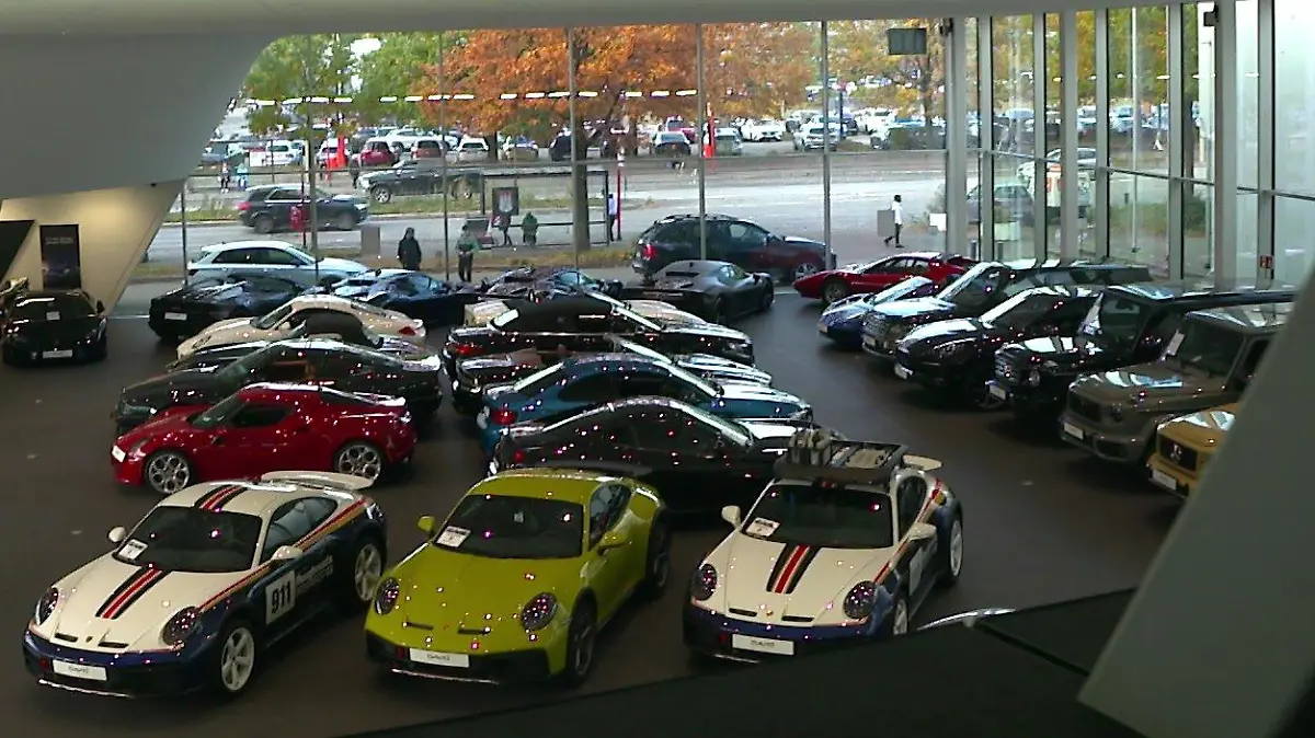 In Hamburg steht Norddeutschlands größtes Autohaus für Luxus-Autos.