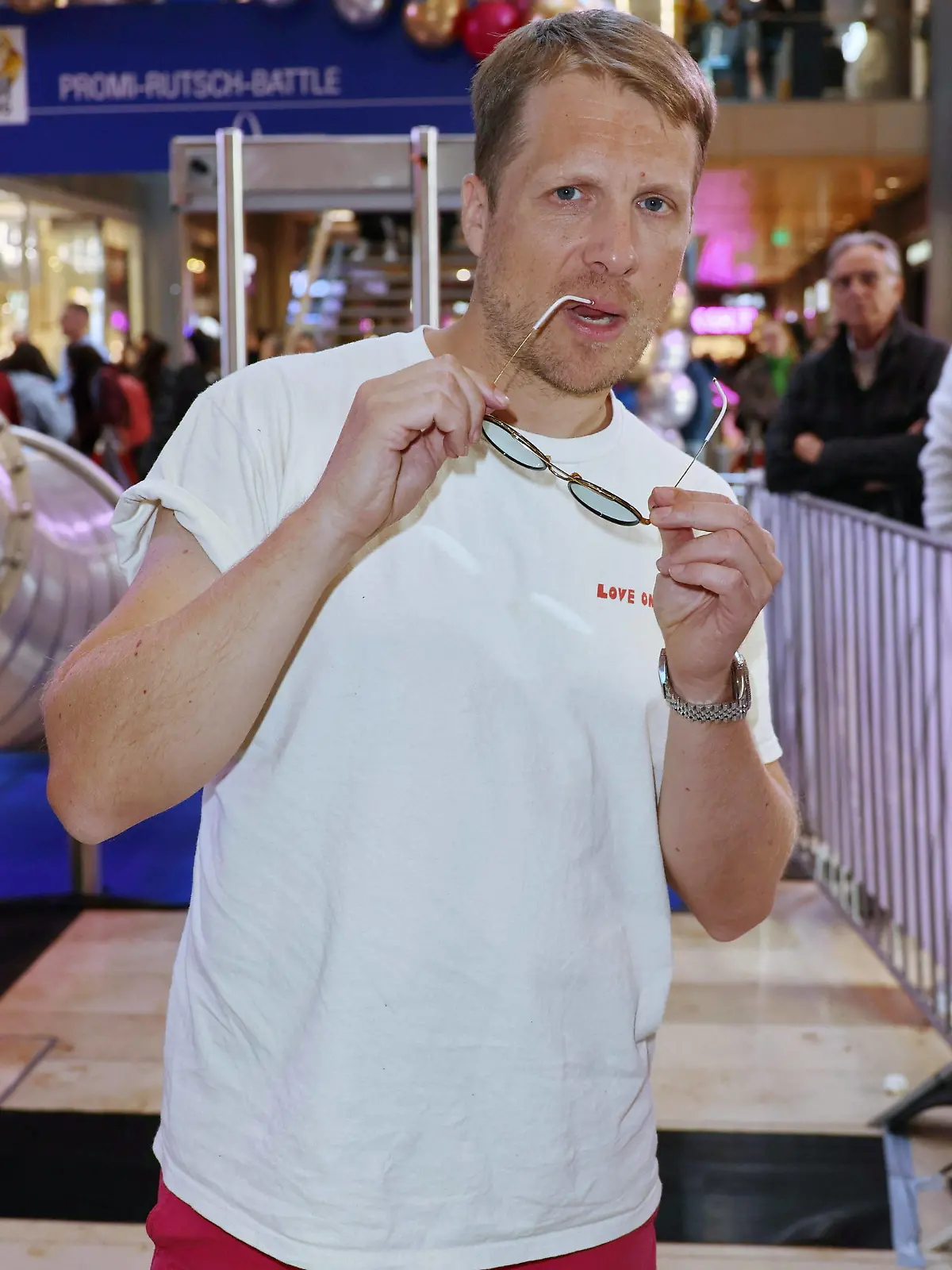 RECORD DATE NOT STATED PROMI-RUTSCH BATTLE 12.10.2023 Oliver Pocher, Promi-Rutsch-Battle in der Europa Passage, Hamburg, 12.10.2023 *** PROMI RUTSCH BATTLE 12 10 2023 Oliver Pocher, Promi Rutsch Battle in the Europa Passage, Hamburg, 12 10 2023 Copyright: xEventpressxMPx